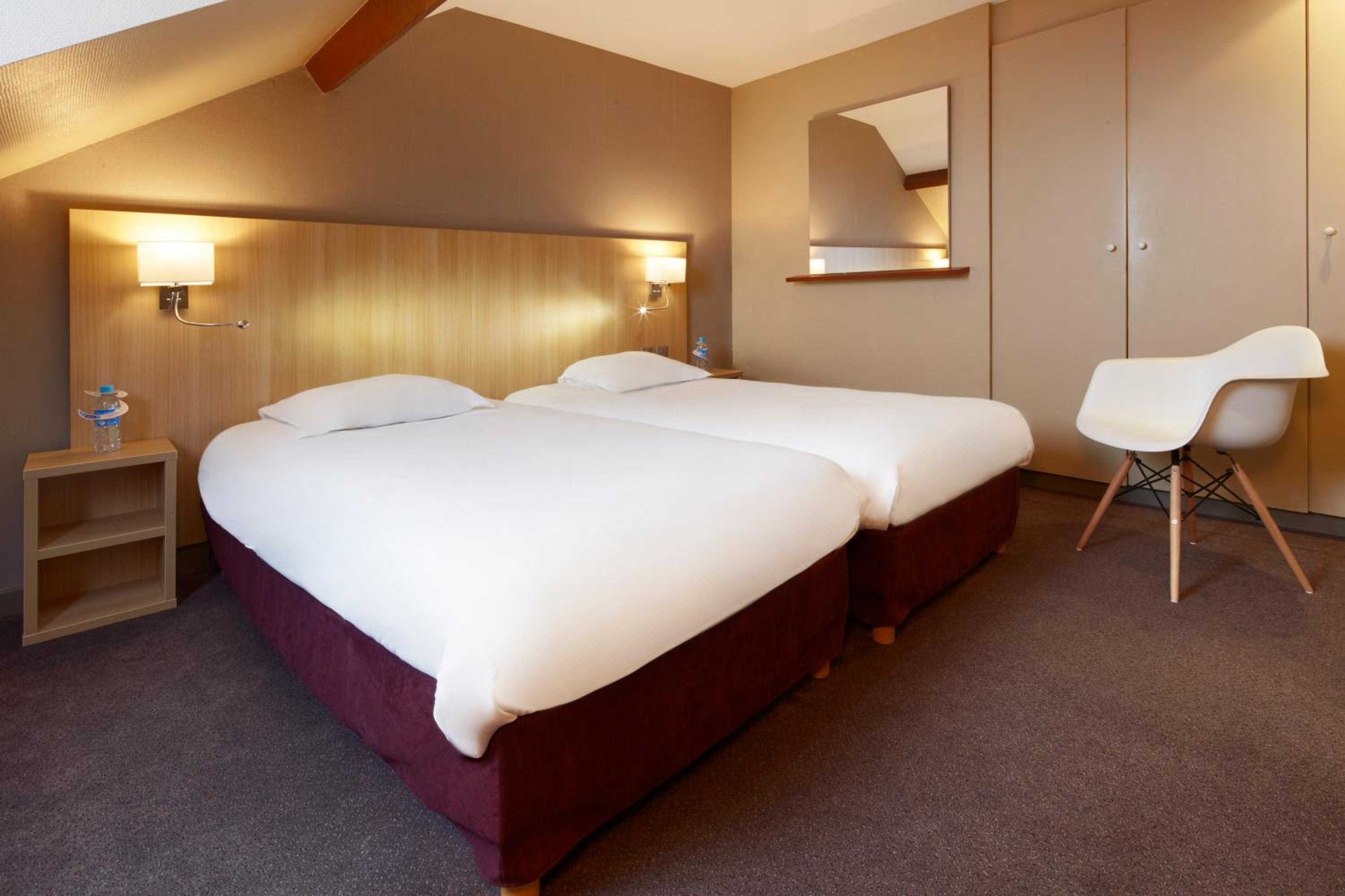 Twin Room - Photo 8