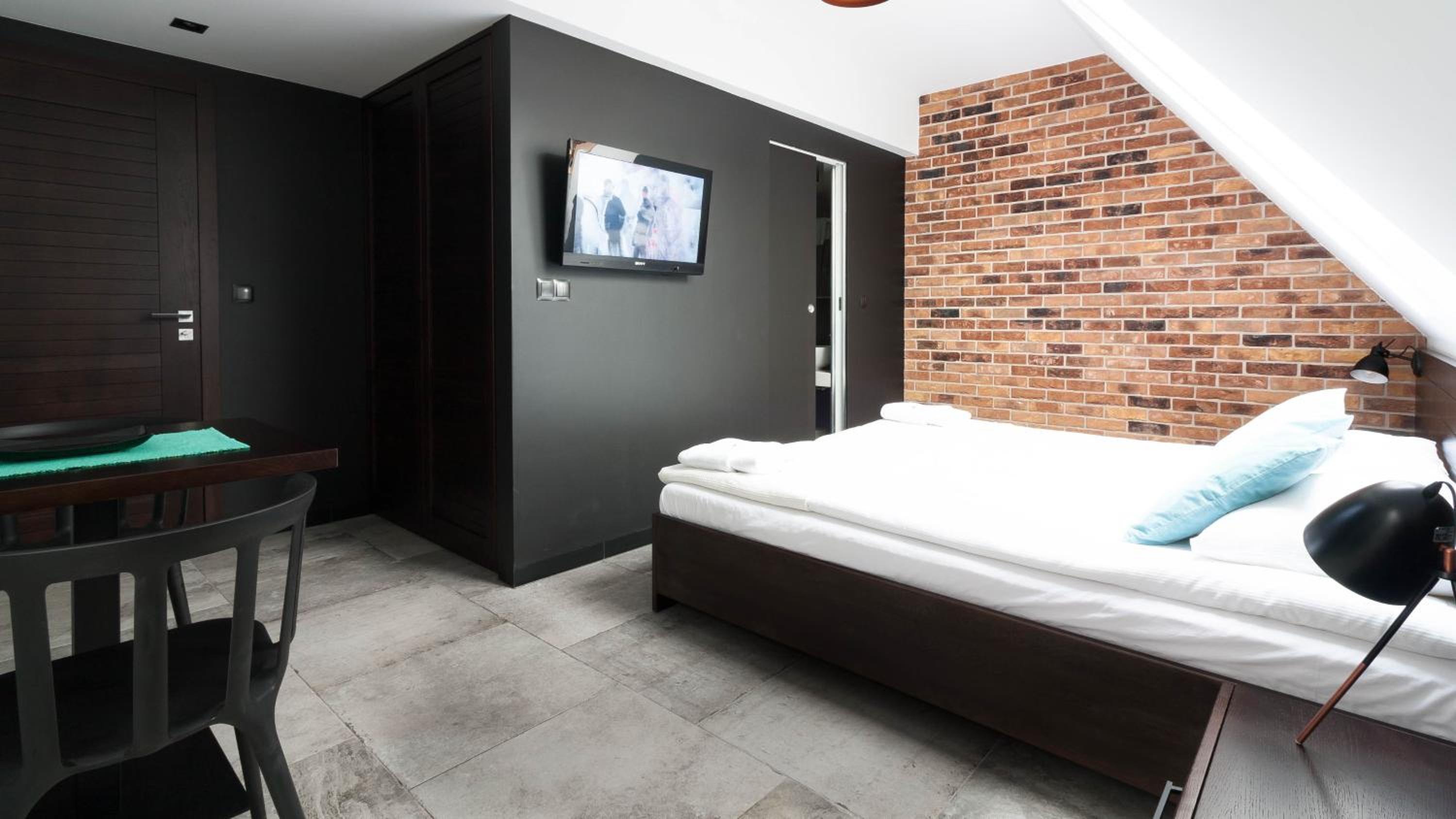 Large Twin or Double Room photo 1