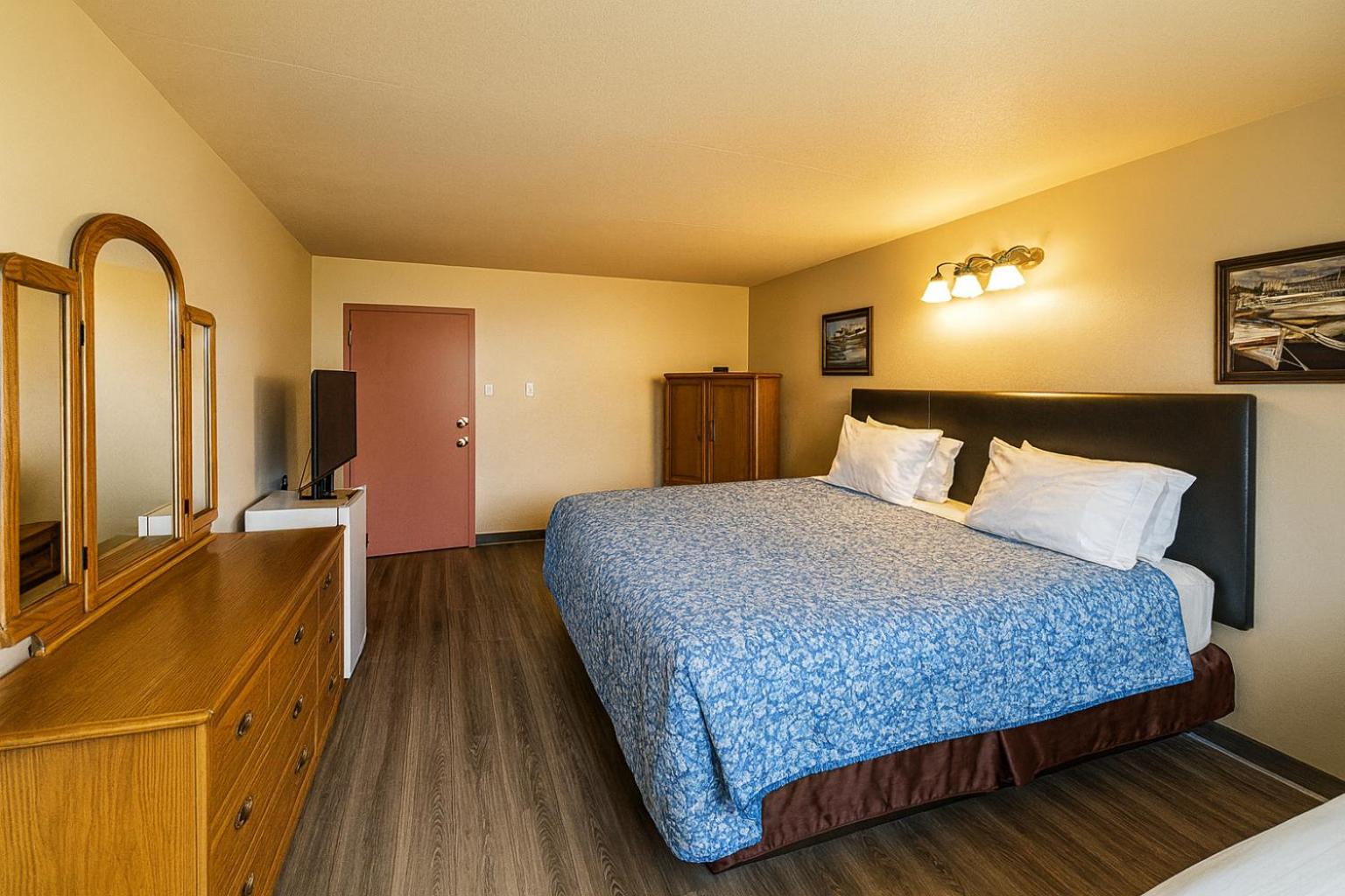 Standard King Room photo 2