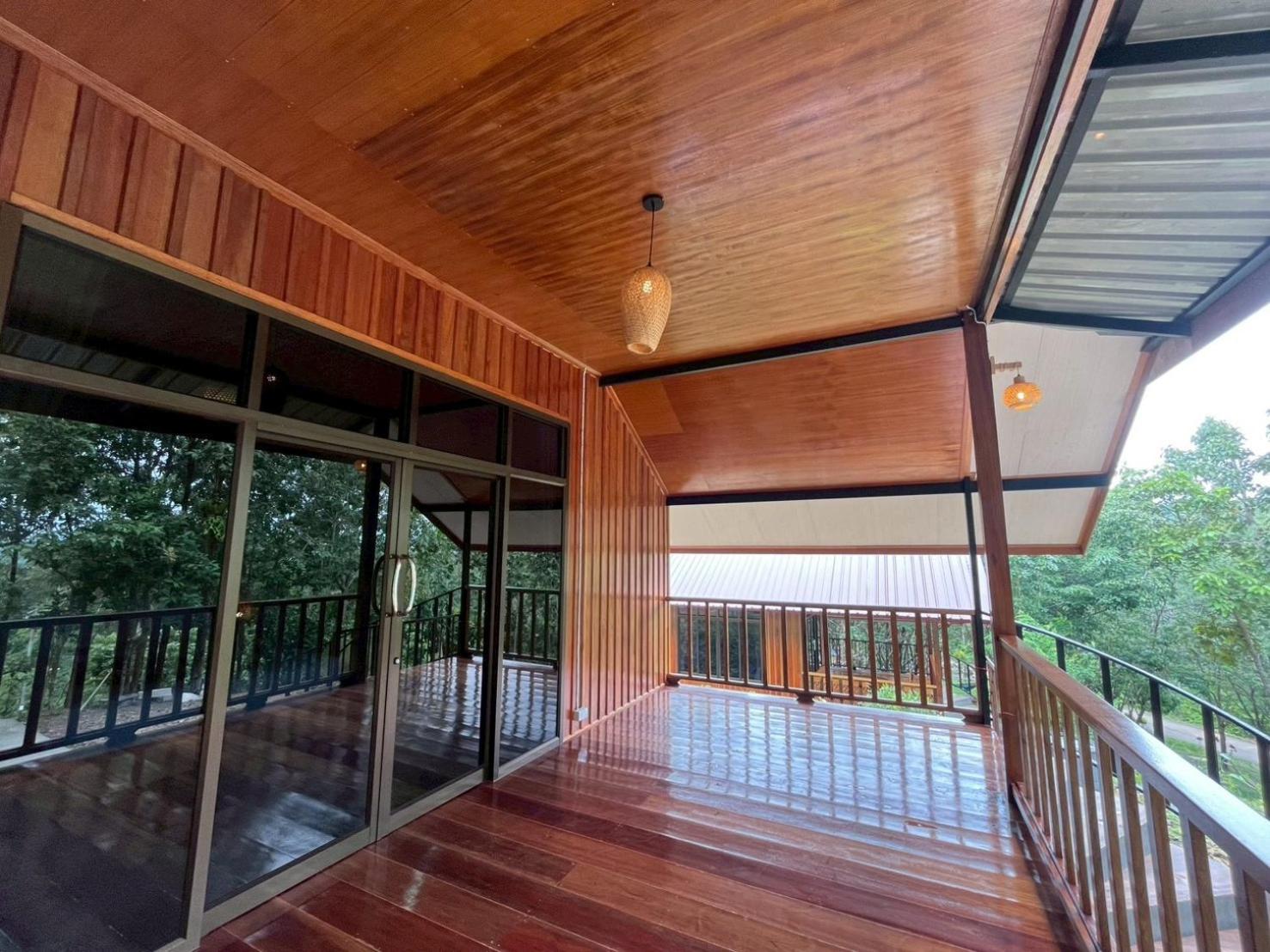 Bungalow with Sea View - Photo 2