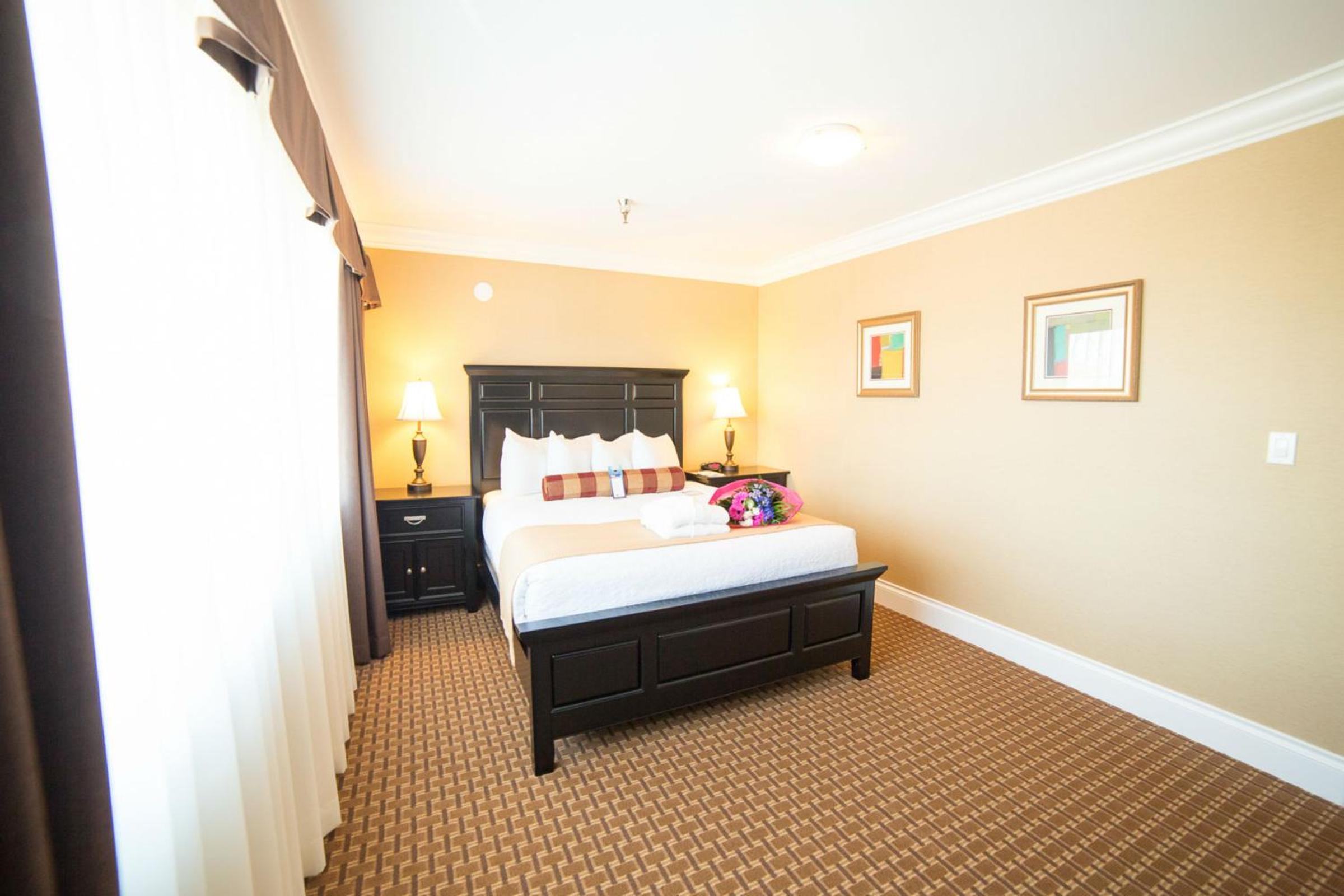 Queen Room - Non-Smoking - Photo 1