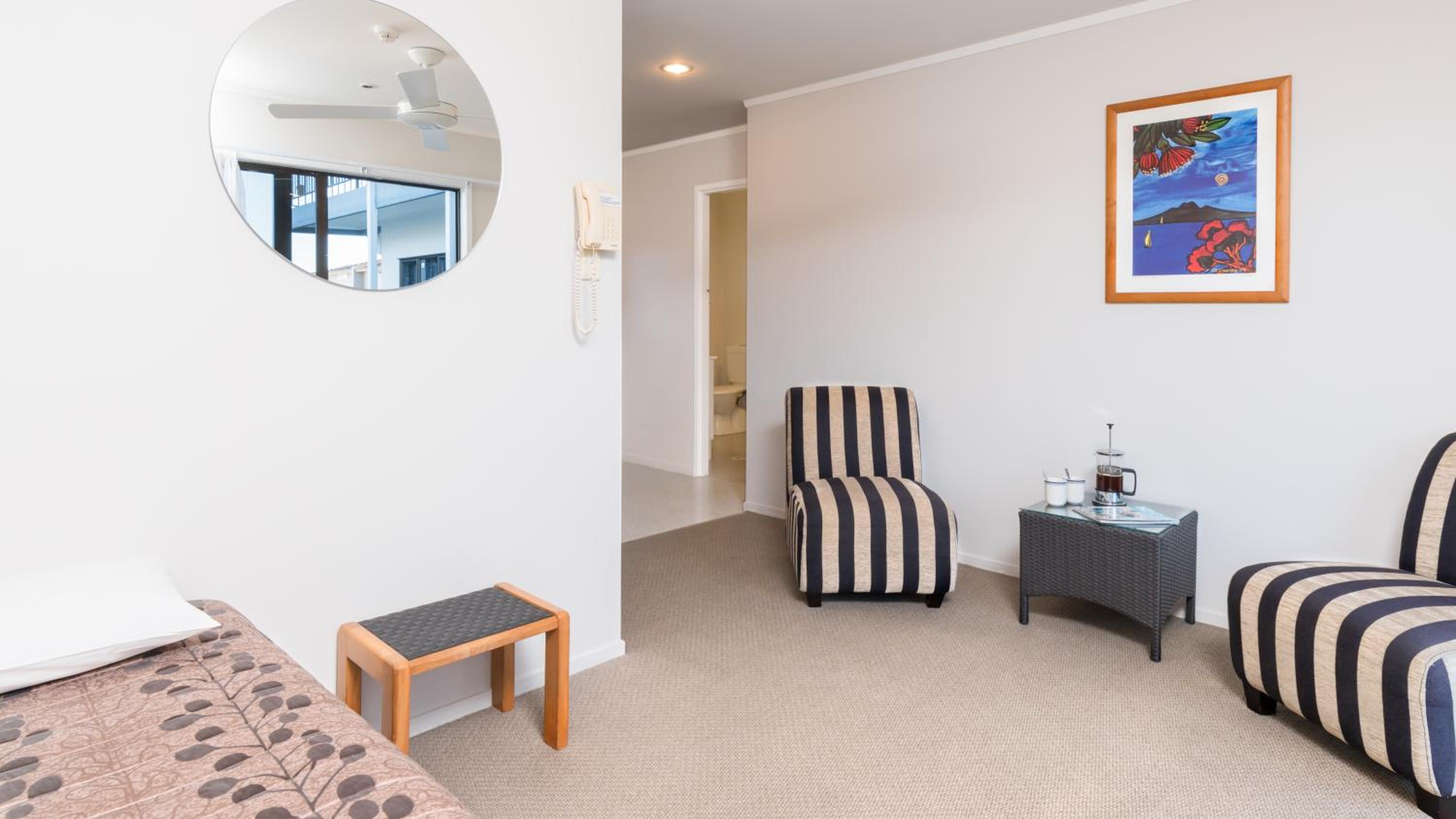 Small One-Bedroom Apartment photo 2