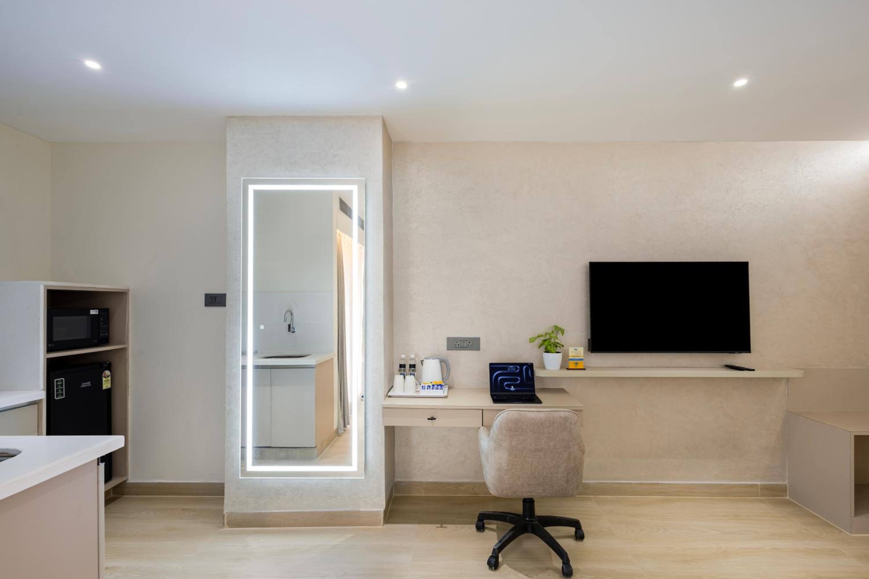 Studio with Balcony - Photo 10
