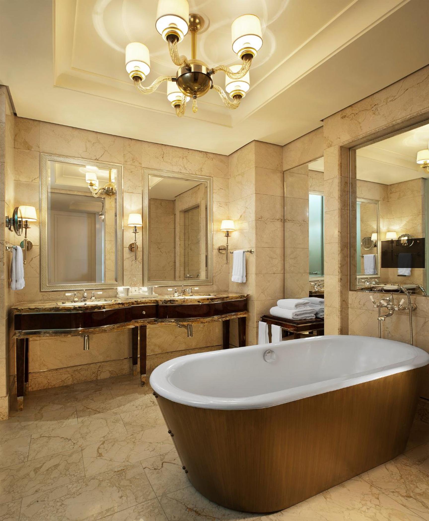 Grand Deluxe King Room photo 2