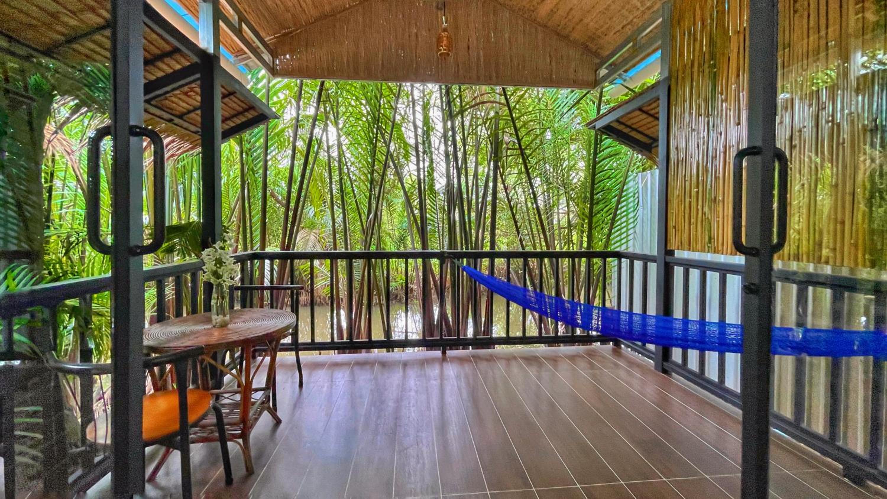 Bungalow - Water Front