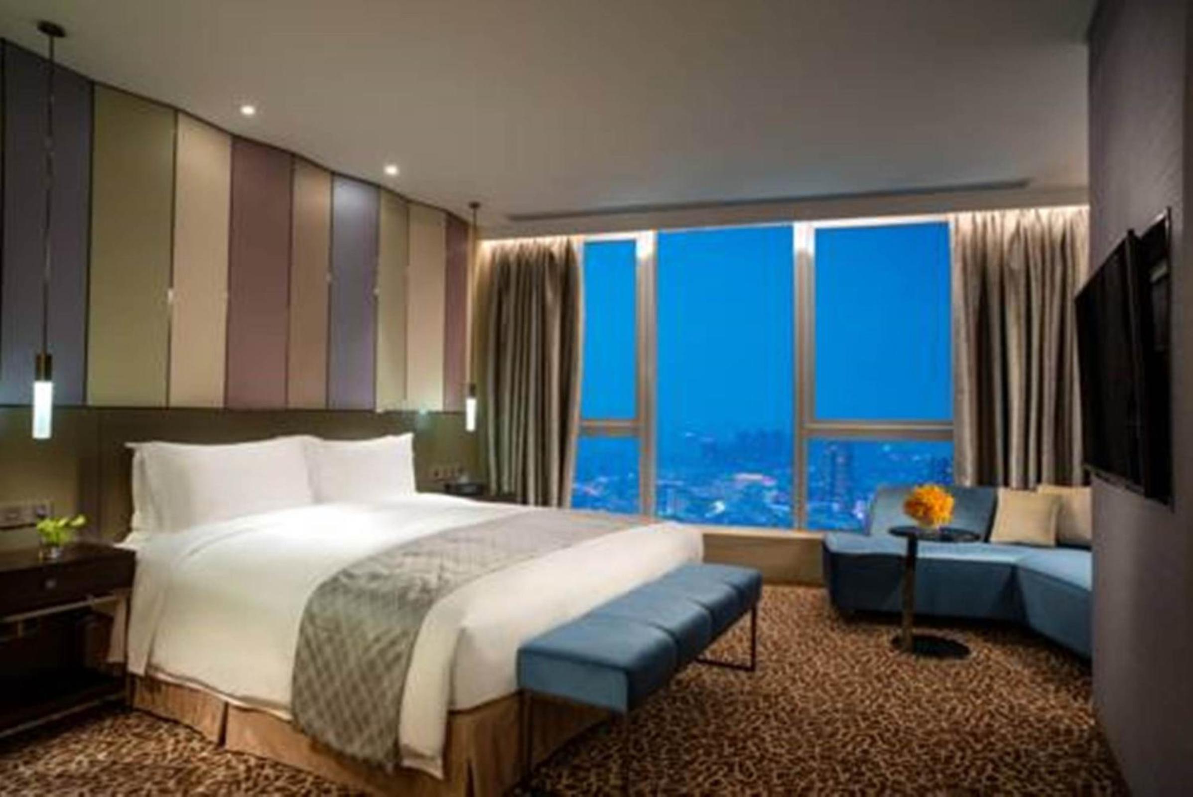 Luxury King Room with Club Access