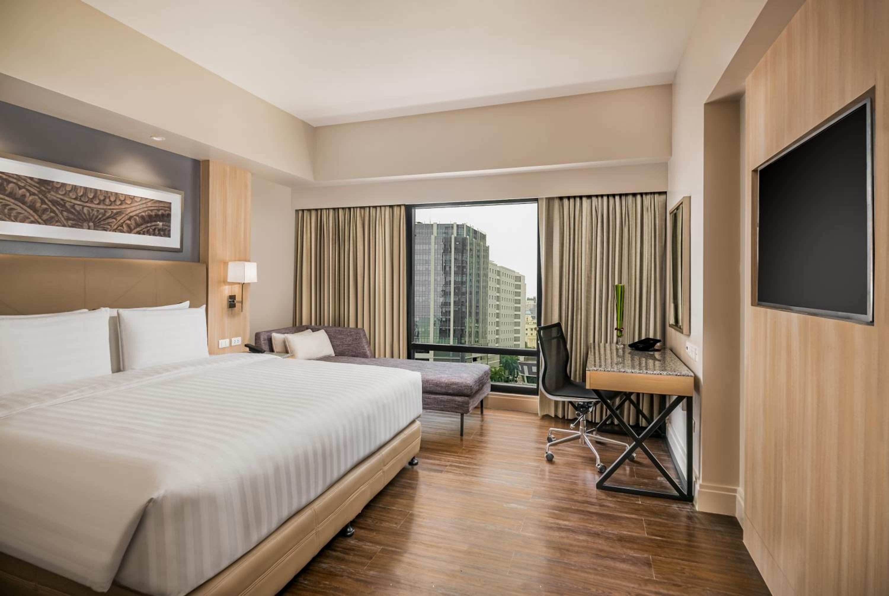 1 Queen Bed, Standard Room - Photo 3