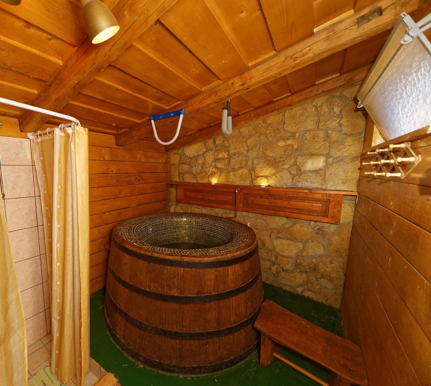 Deluxe Double or Twin Room - Photo 12