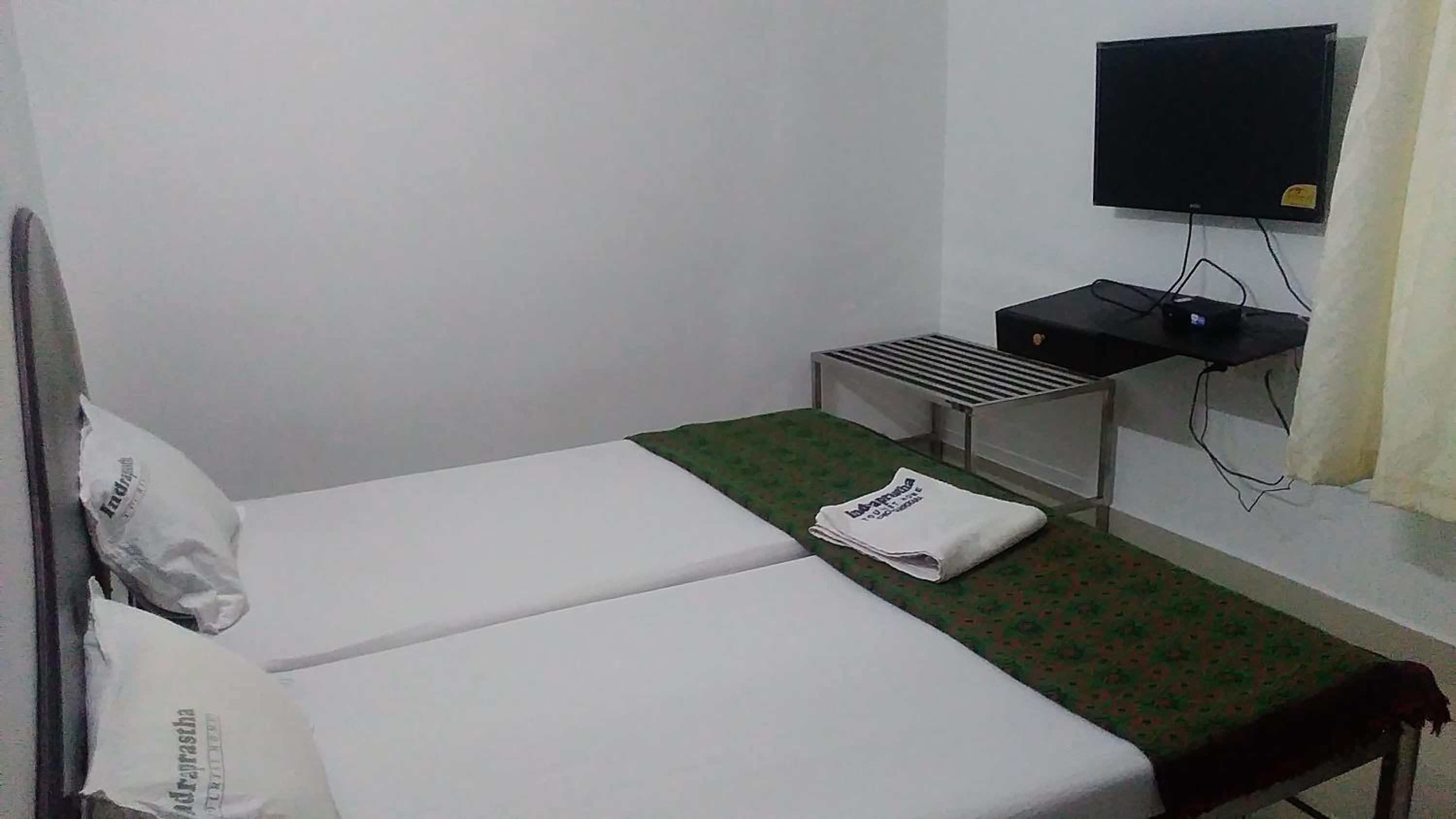 Deluxe Double Room (2 Adults + 1 Child) photo 1