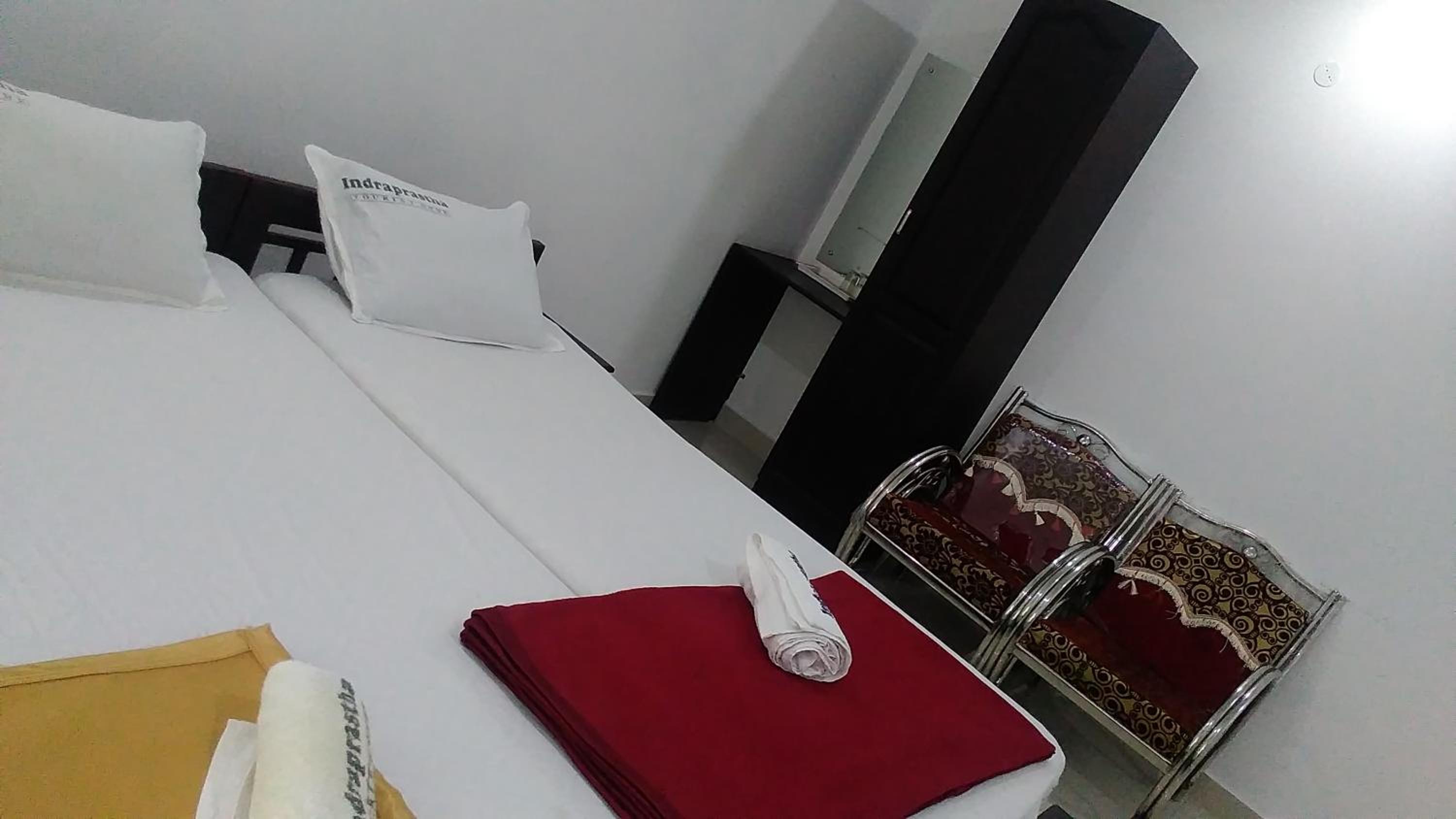 Deluxe Double Room With Bath photo 2