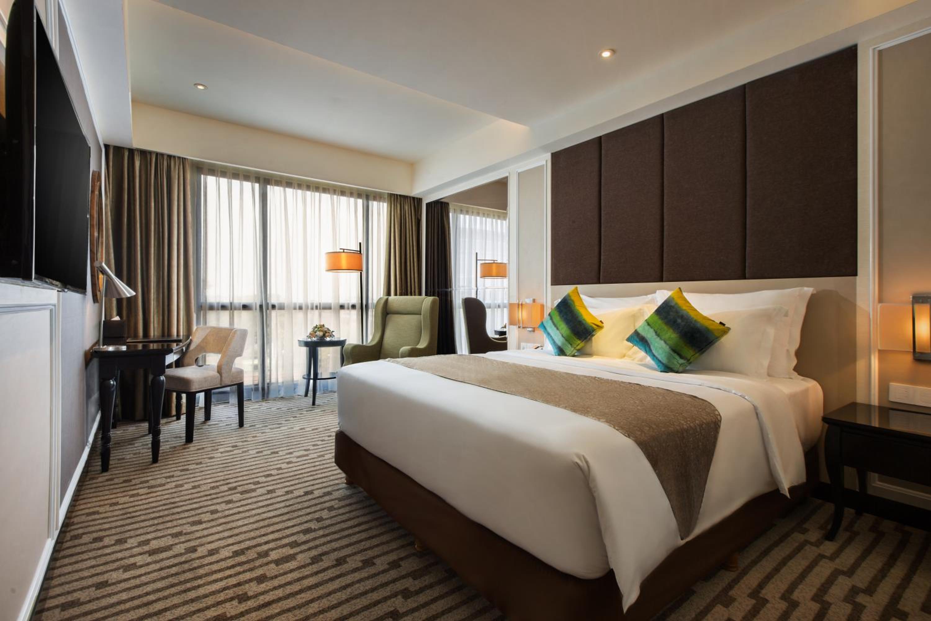 Deluxe Queen Room
