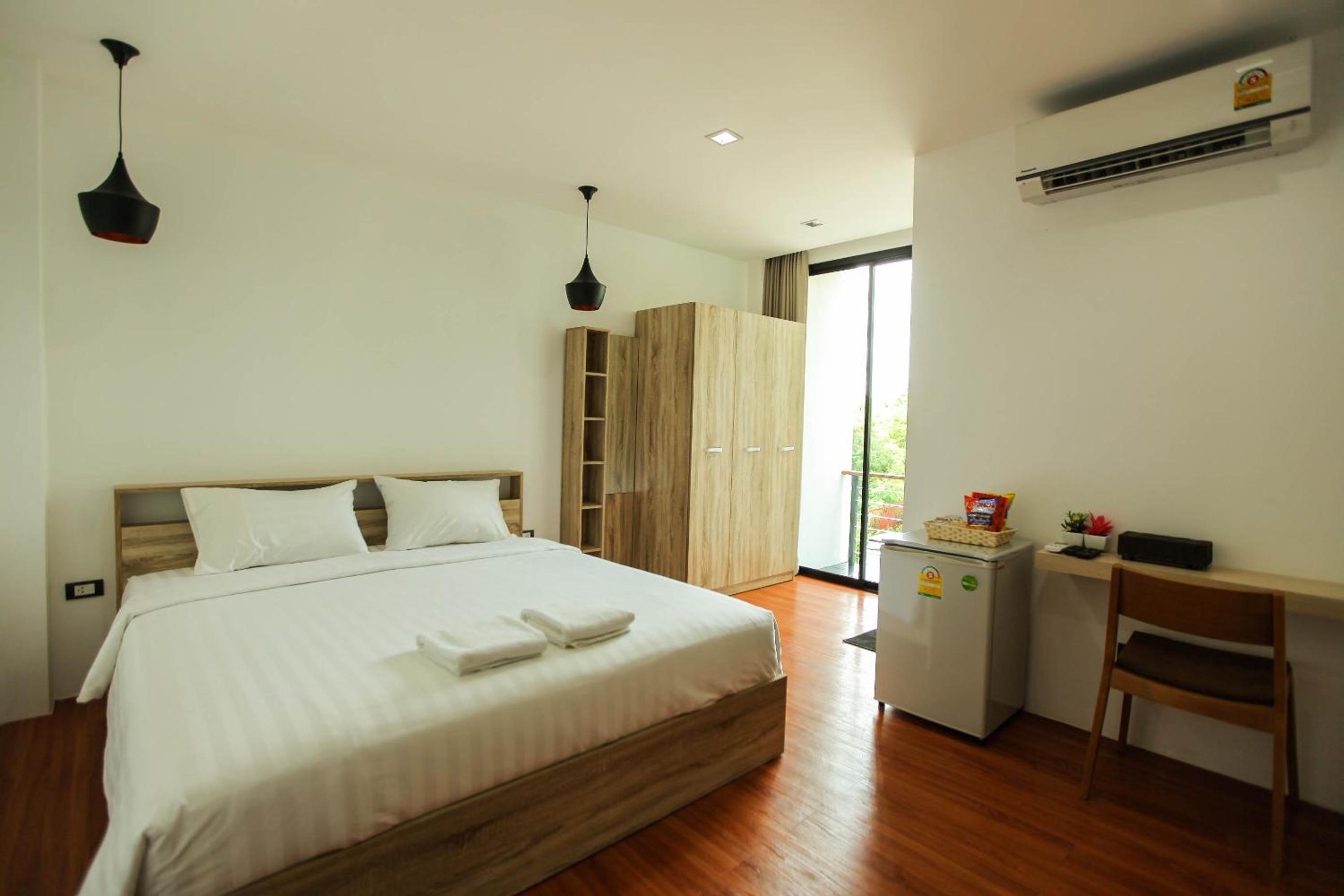 Standard King Room photo 1