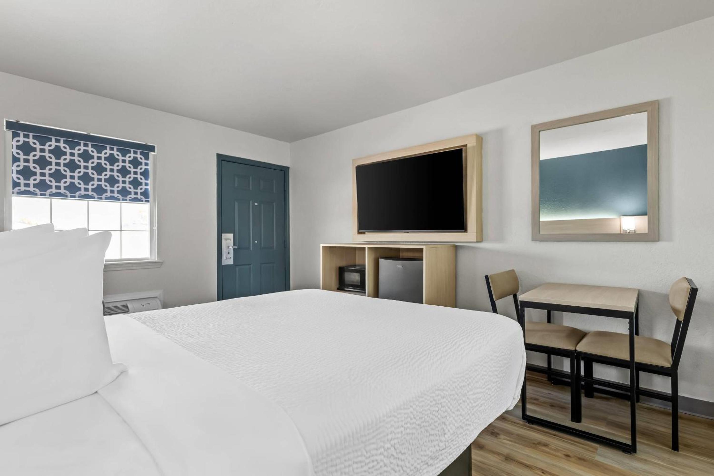 Queen Room - Disability Access/Non Smoking - Photo 2