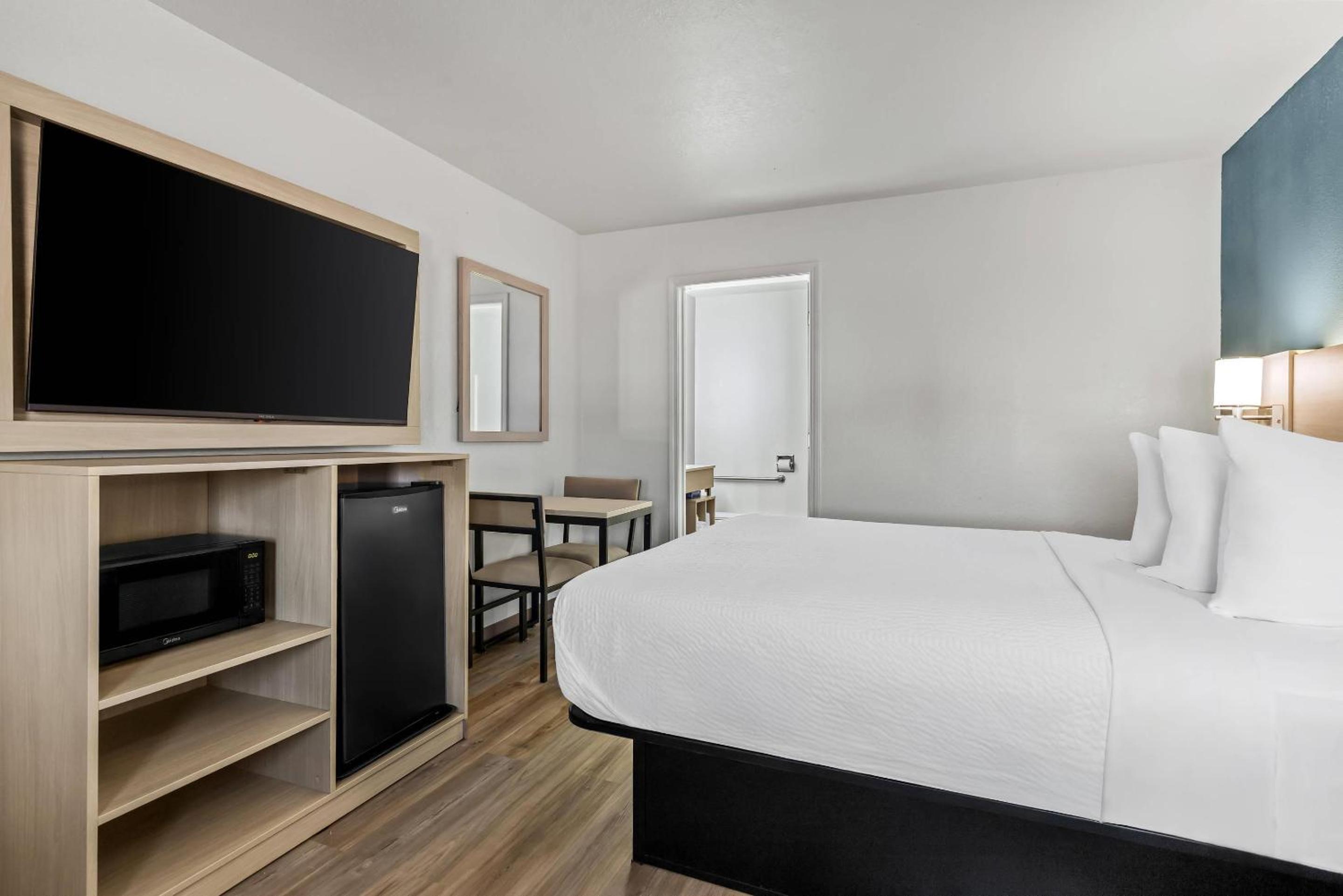 Queen Room - Disability Access/Non Smoking - Photo 3