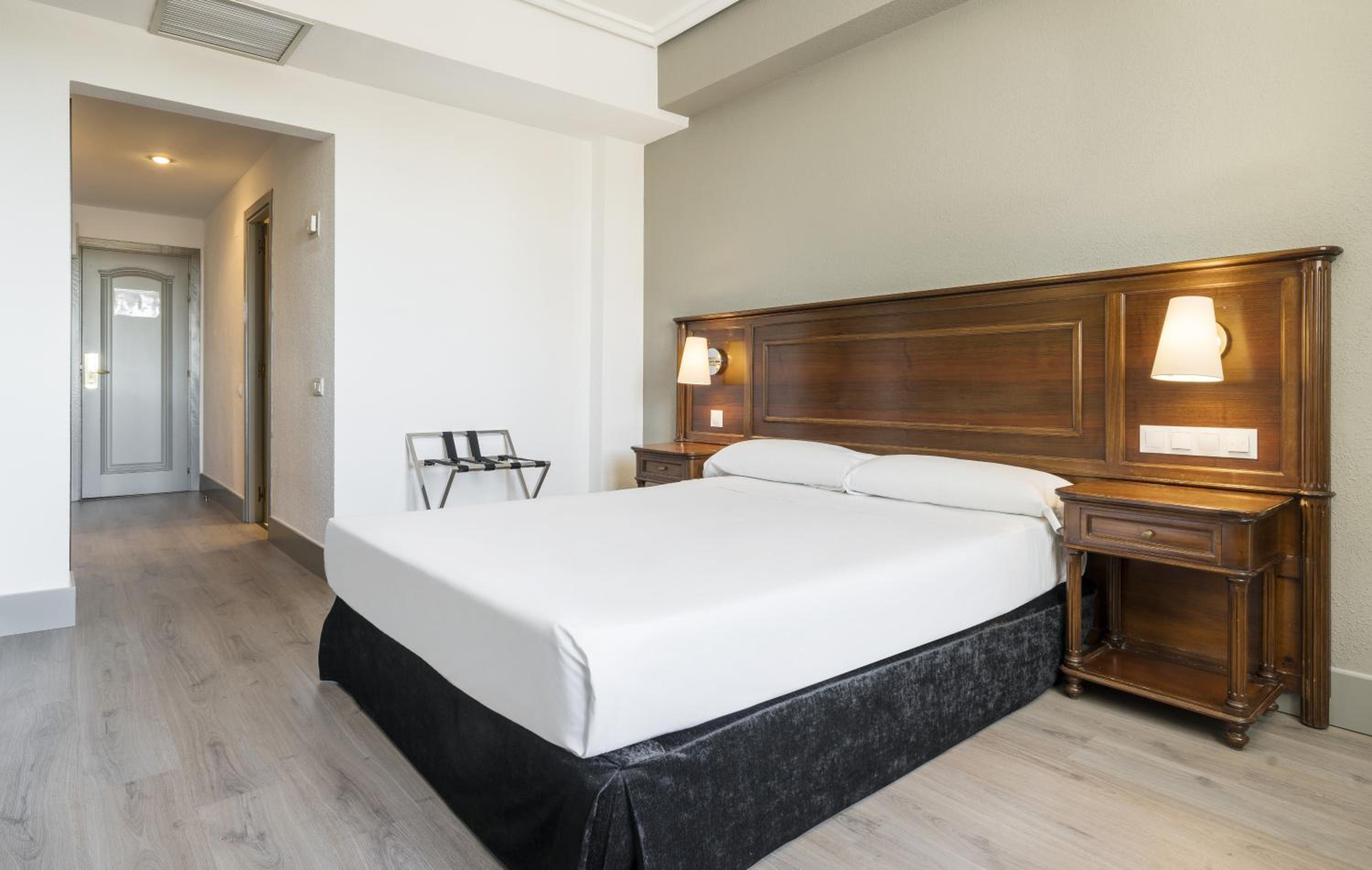 Double or Twin Room photo 3