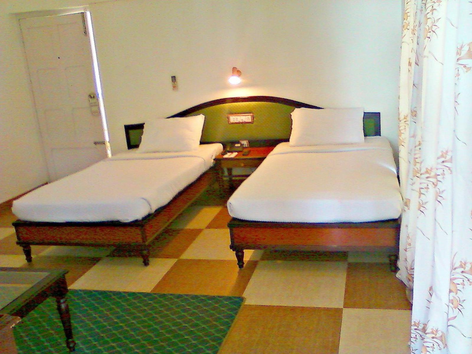 Double or Twin Room with Beach View - Photo 7
