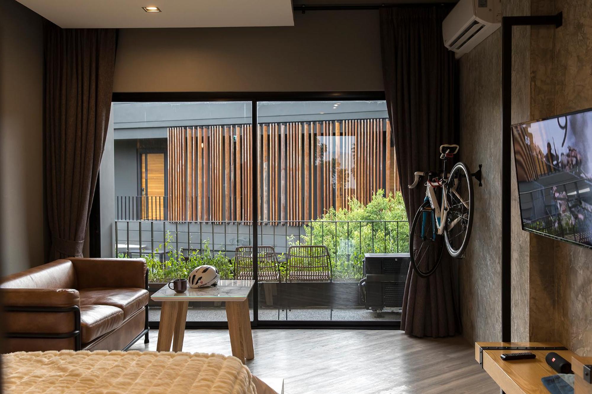 Rider King with Balcony - Photo 1