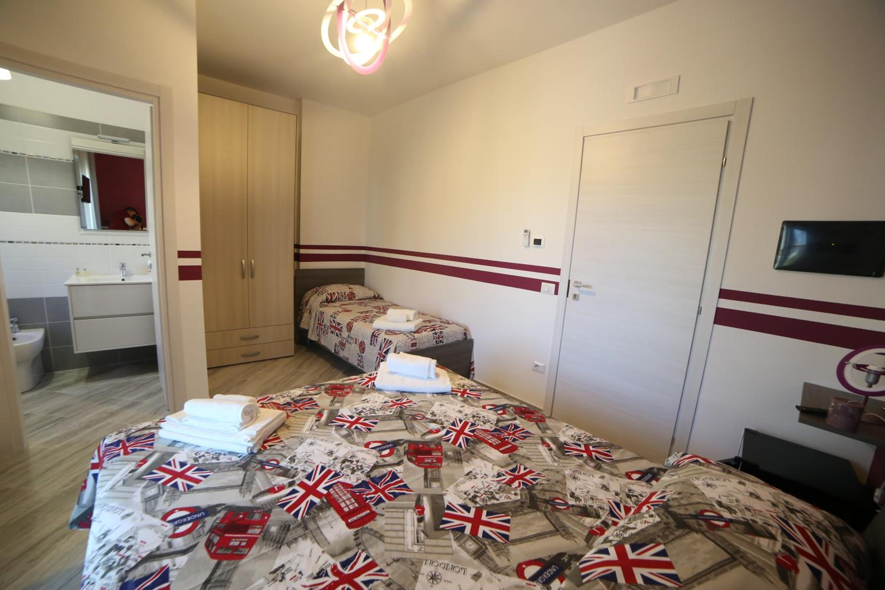 Comfort Triple Room with Shower photo 2
