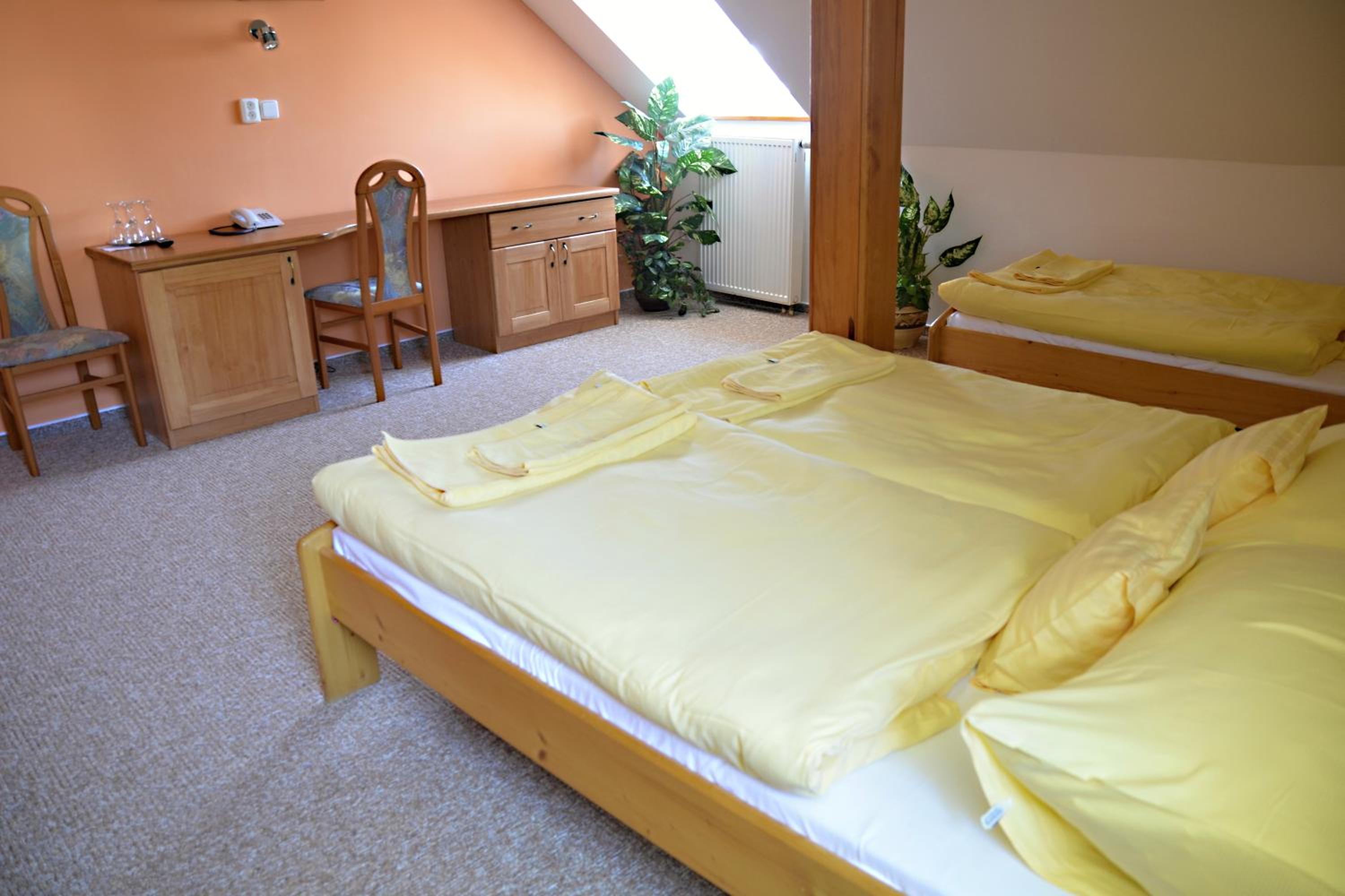 Quadruple Room - Photo 7