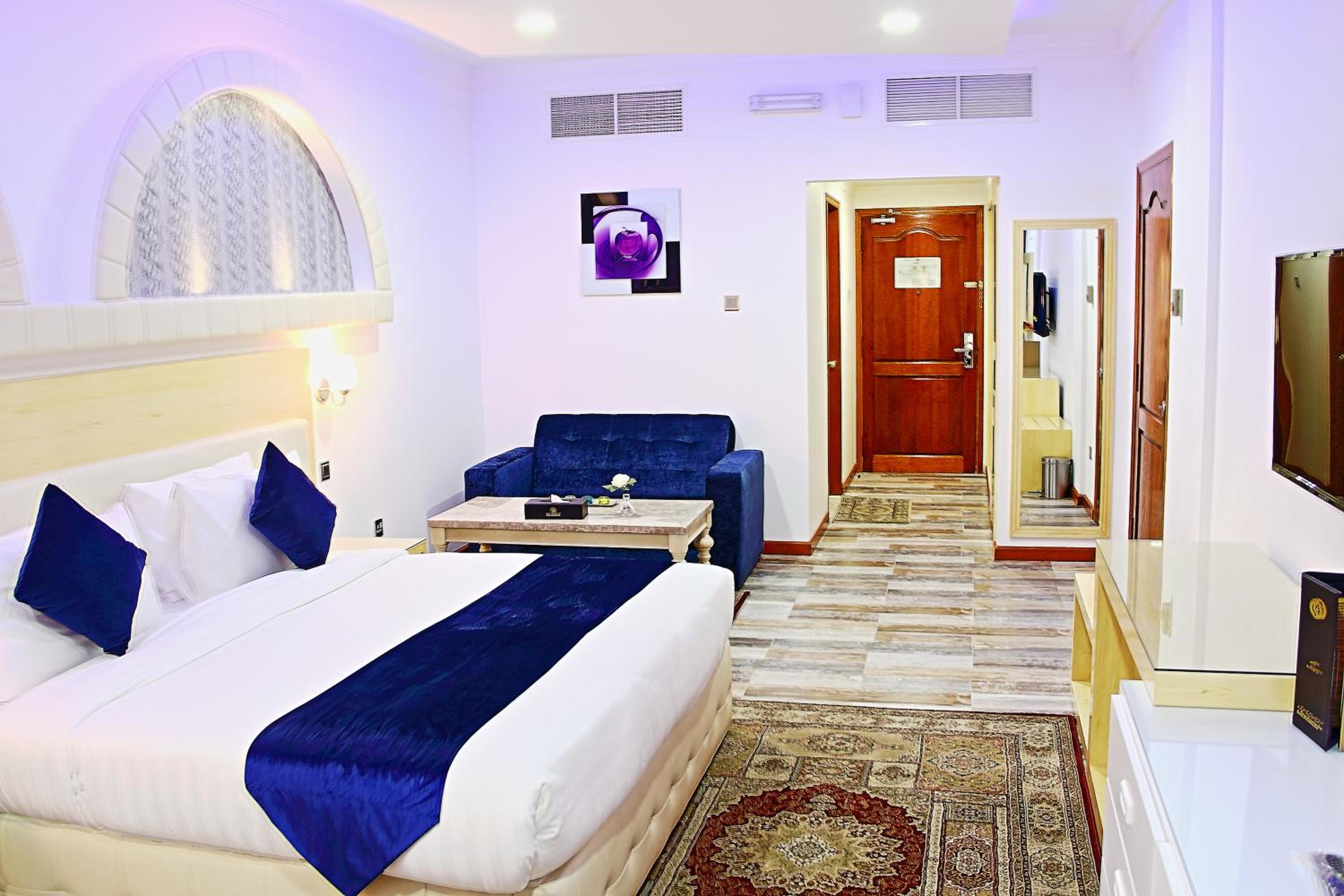 Double Room - Photo 8