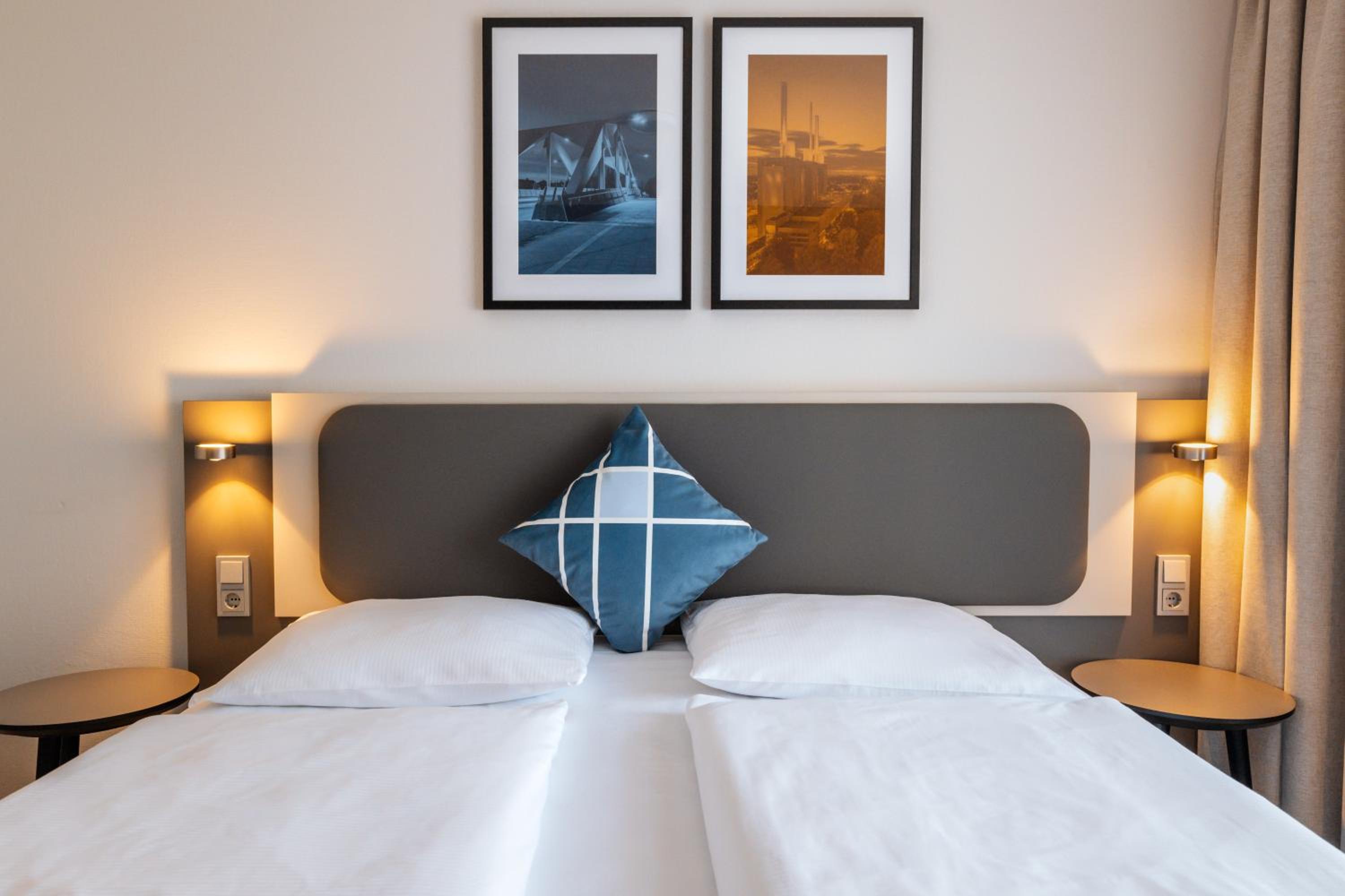 Standard King Room with Garden View - Photo 2
