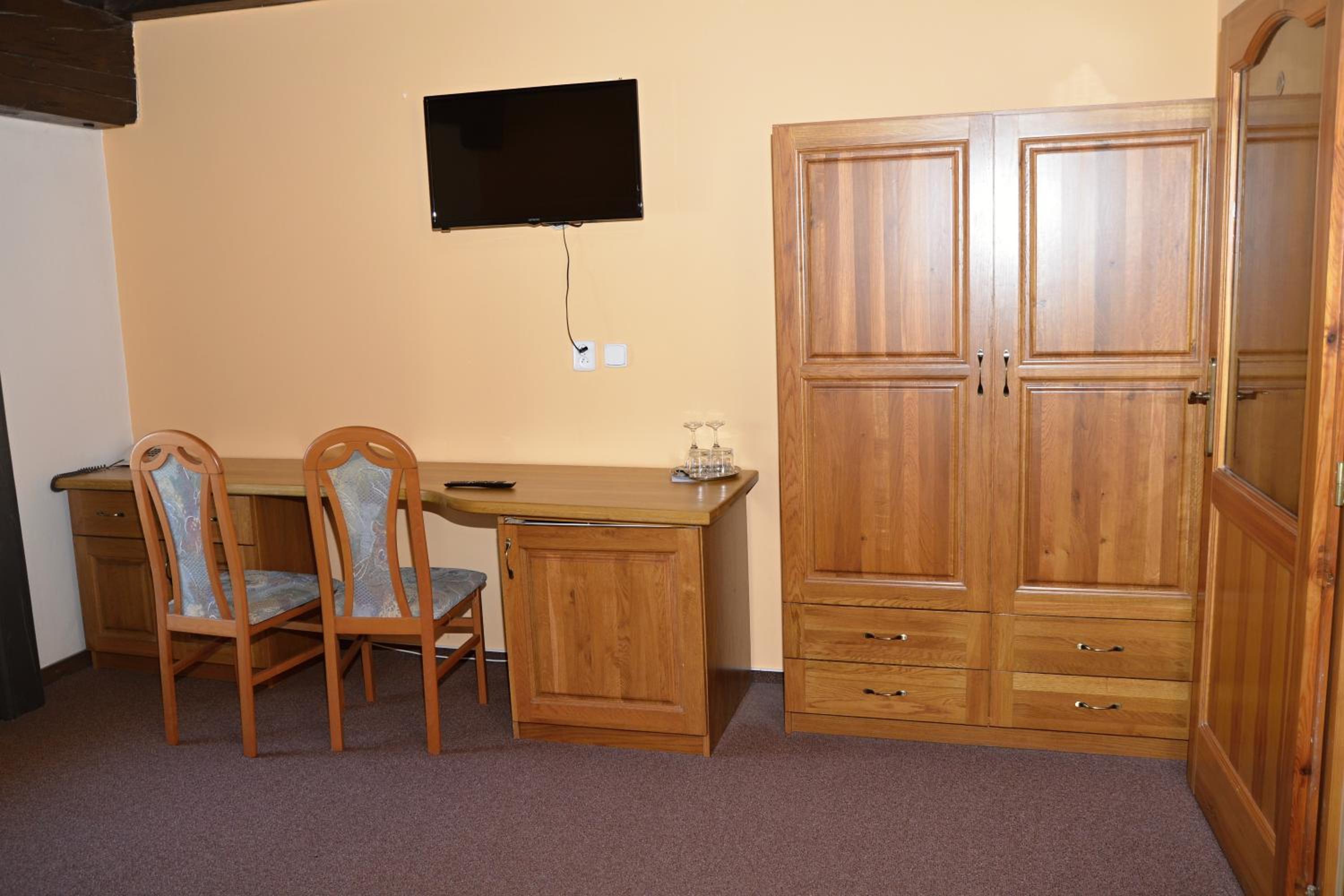 Double Room - Photo 6