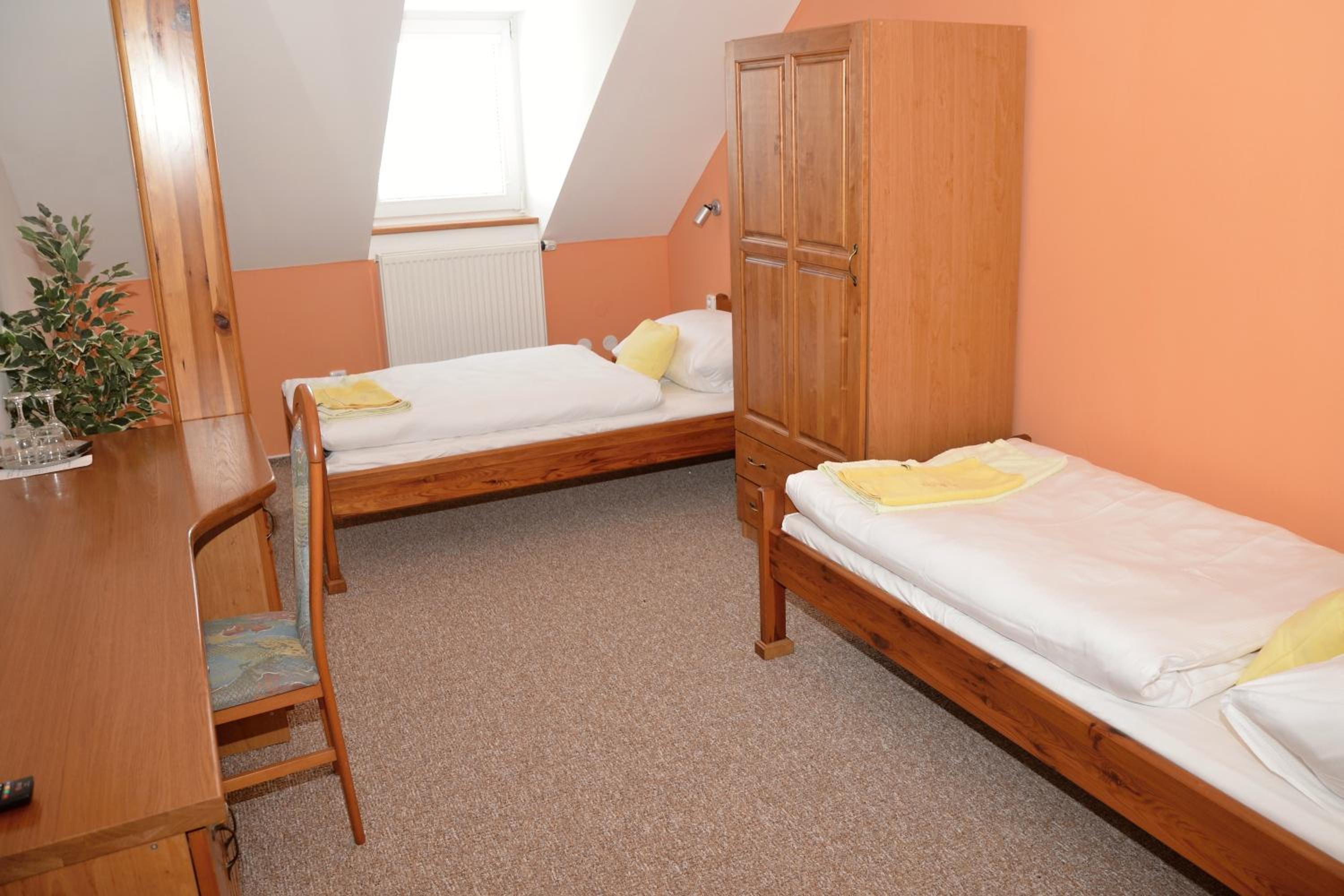 Twin Room - Photo 1