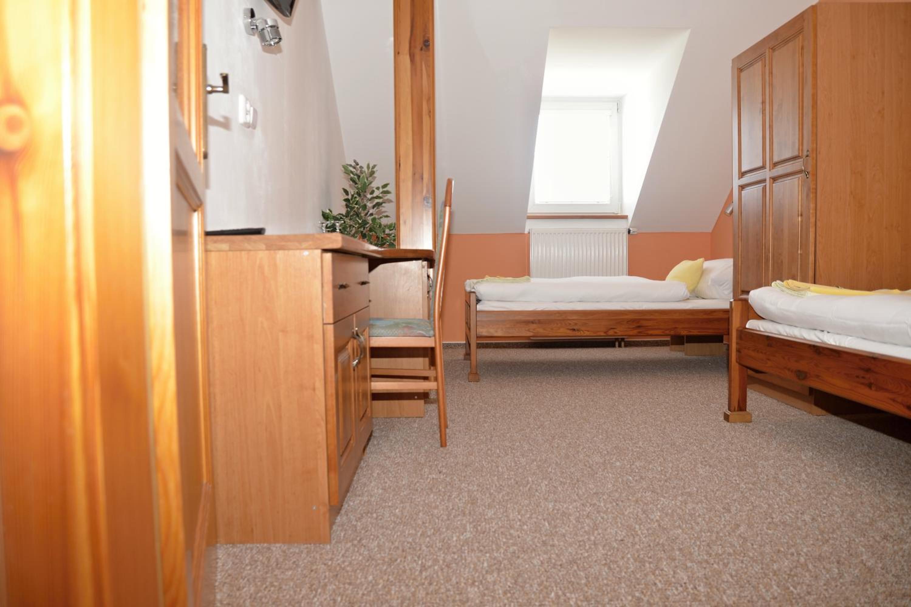Twin Room - Photo 4