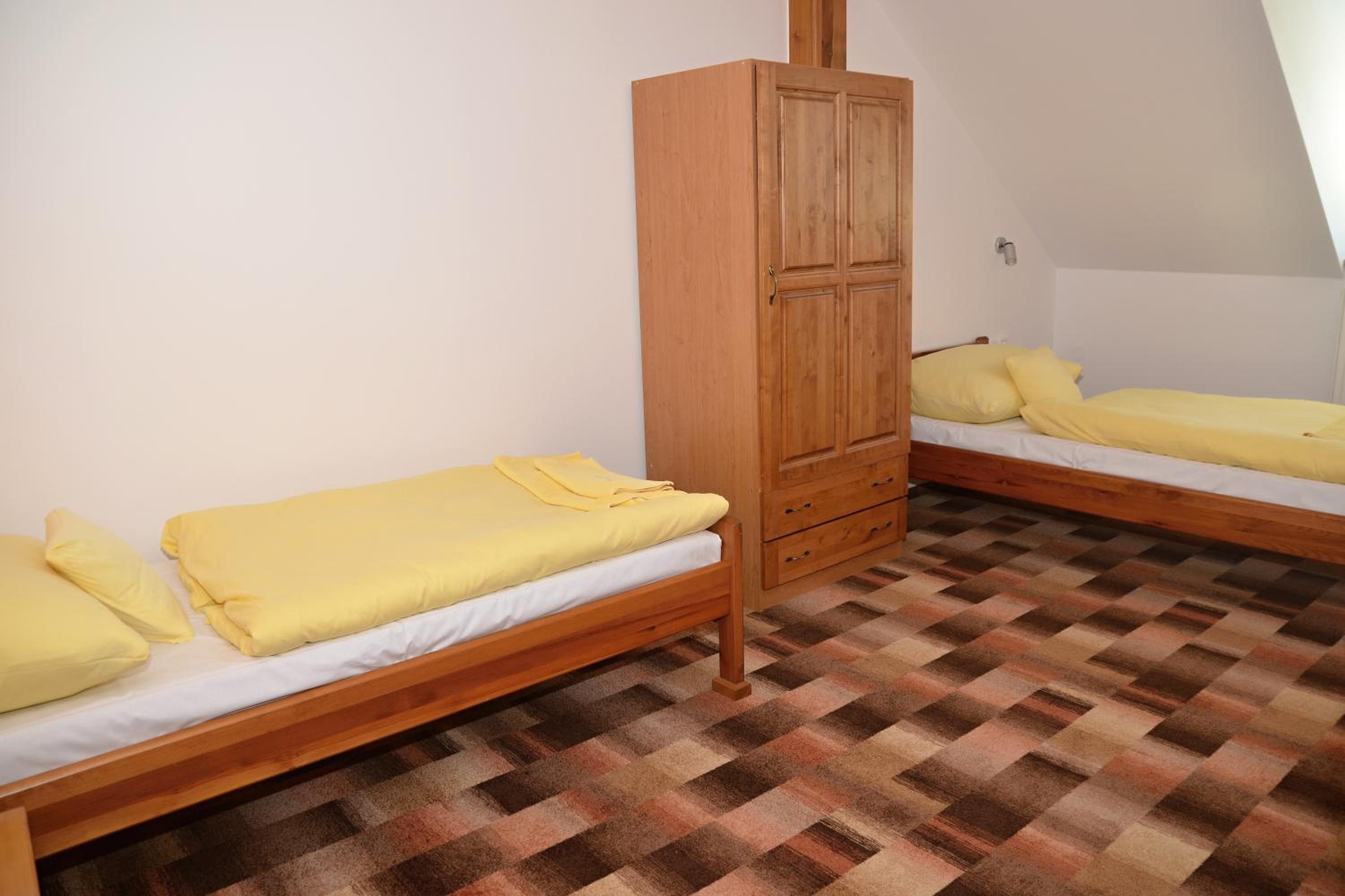 Twin Room - Photo 5