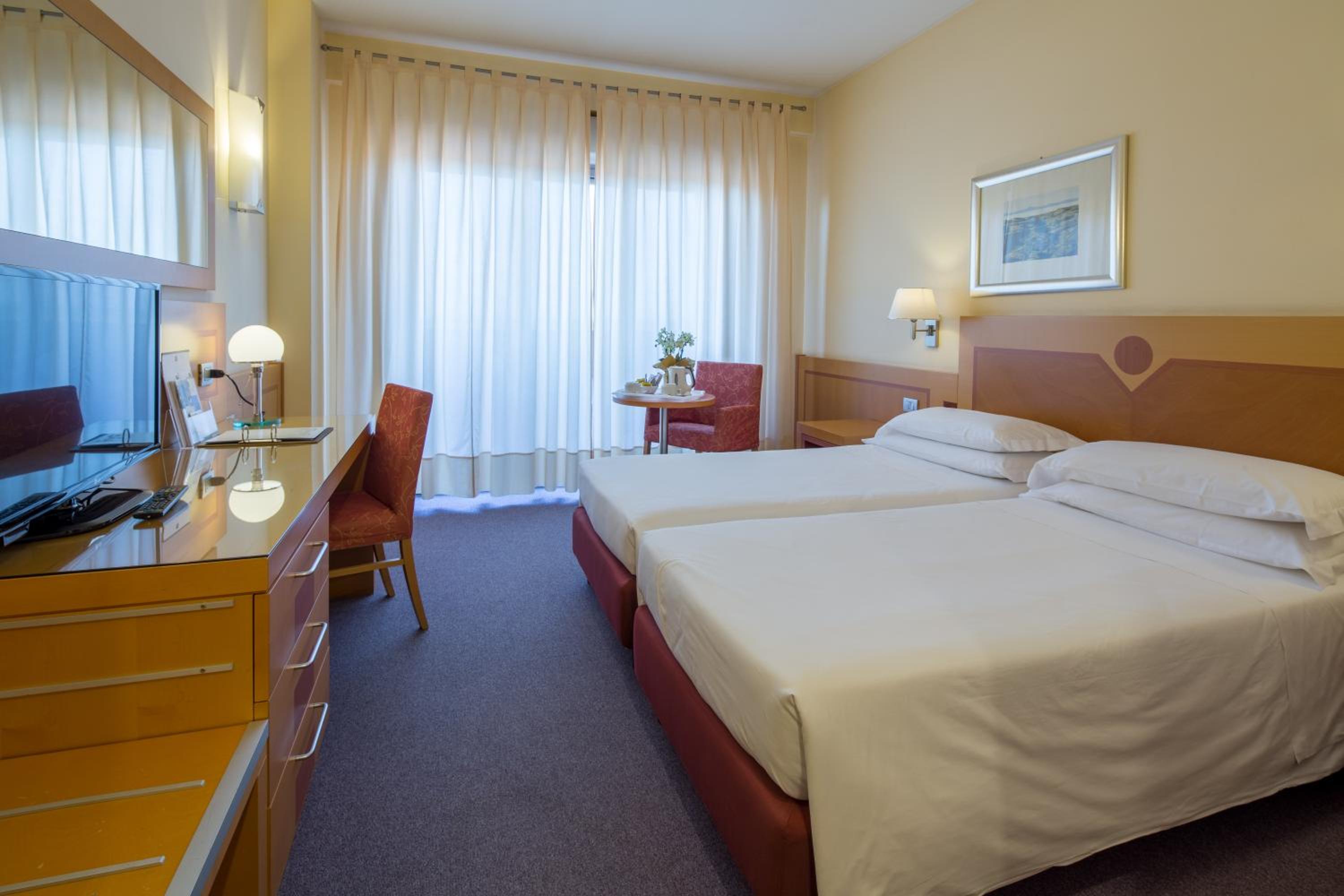 Twin Room with Balcony - Photo 7