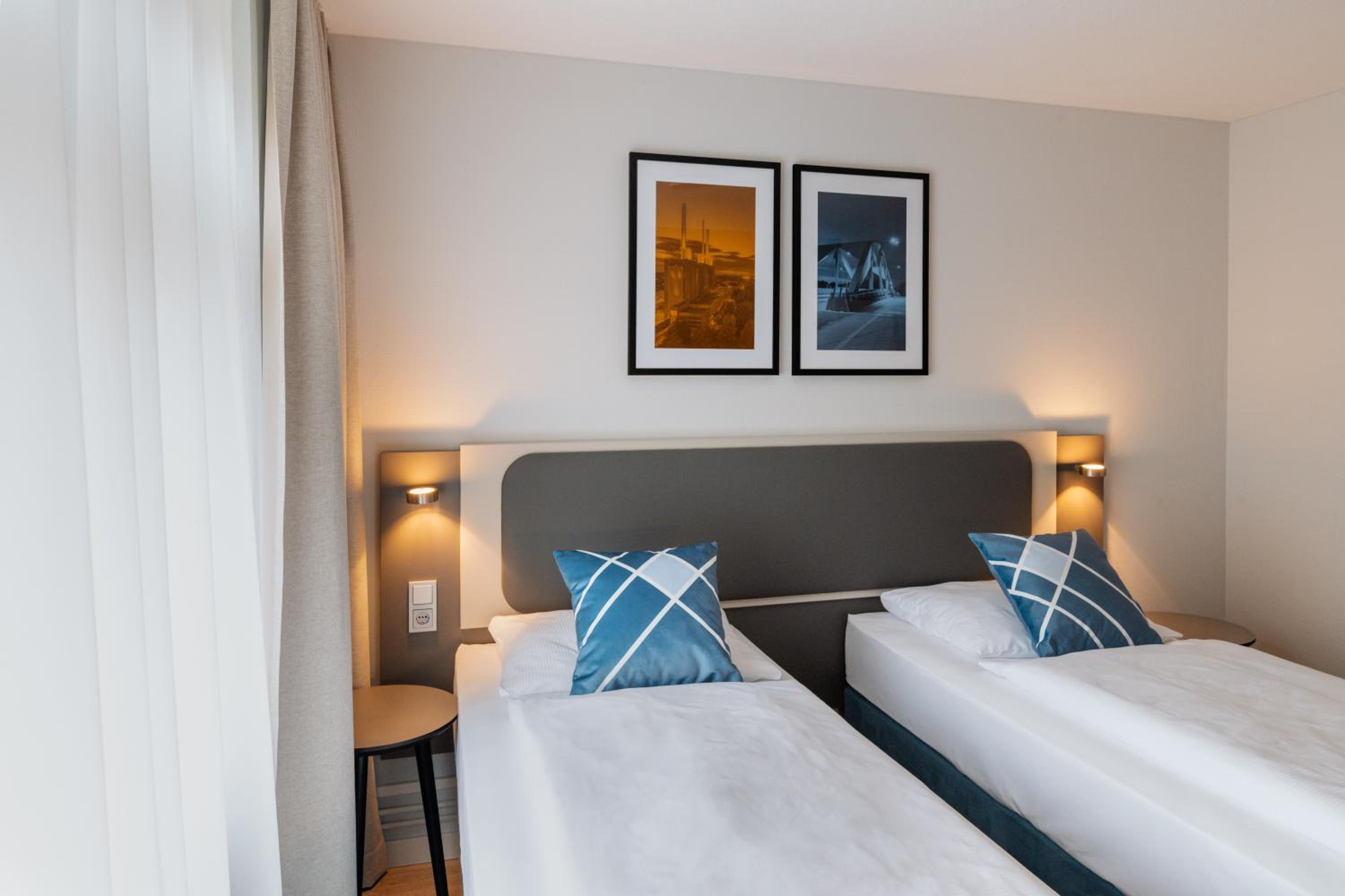 Standard Twin Room with Garden View - Photo 2