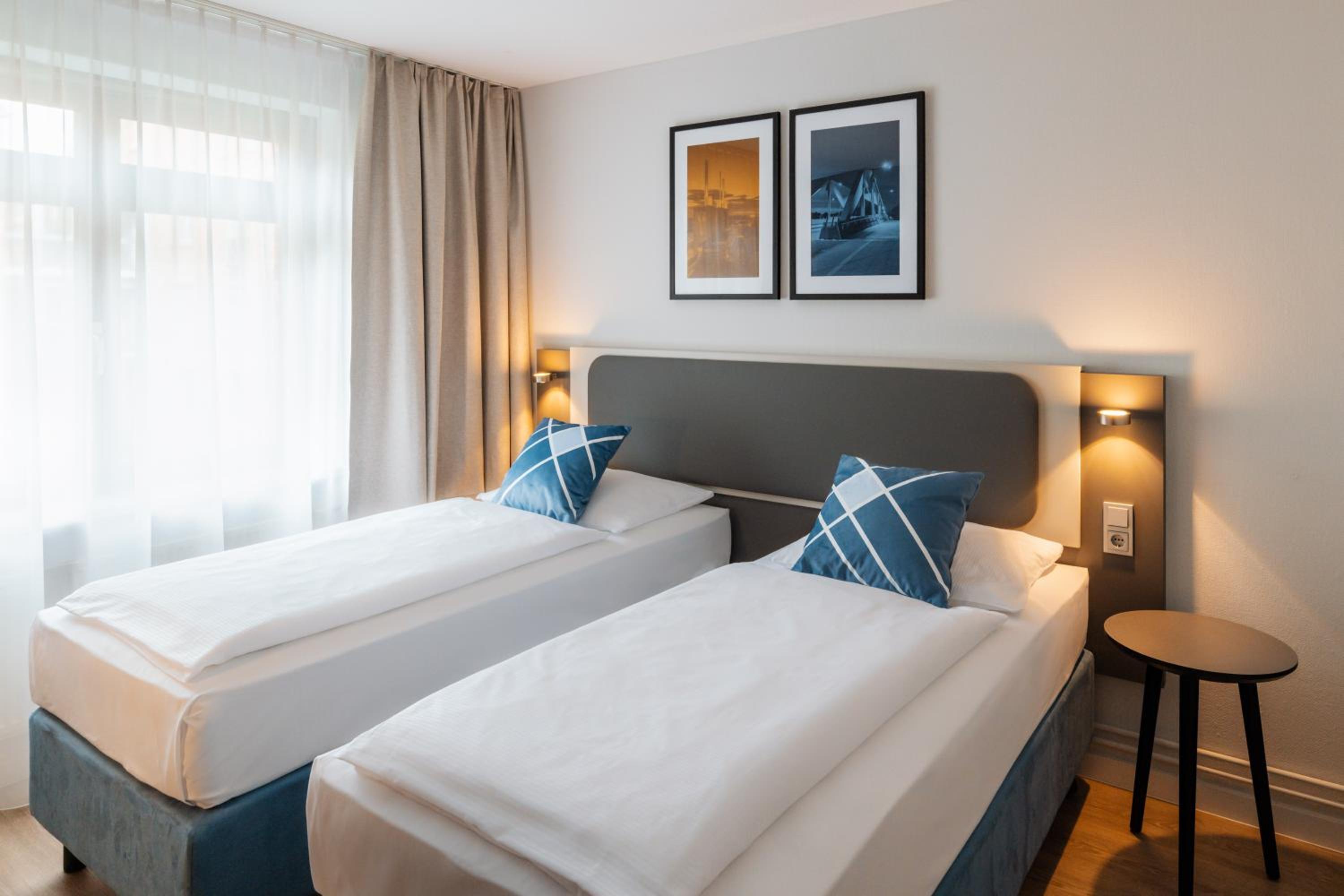 Standard Twin Room with Garden View - Photo 3