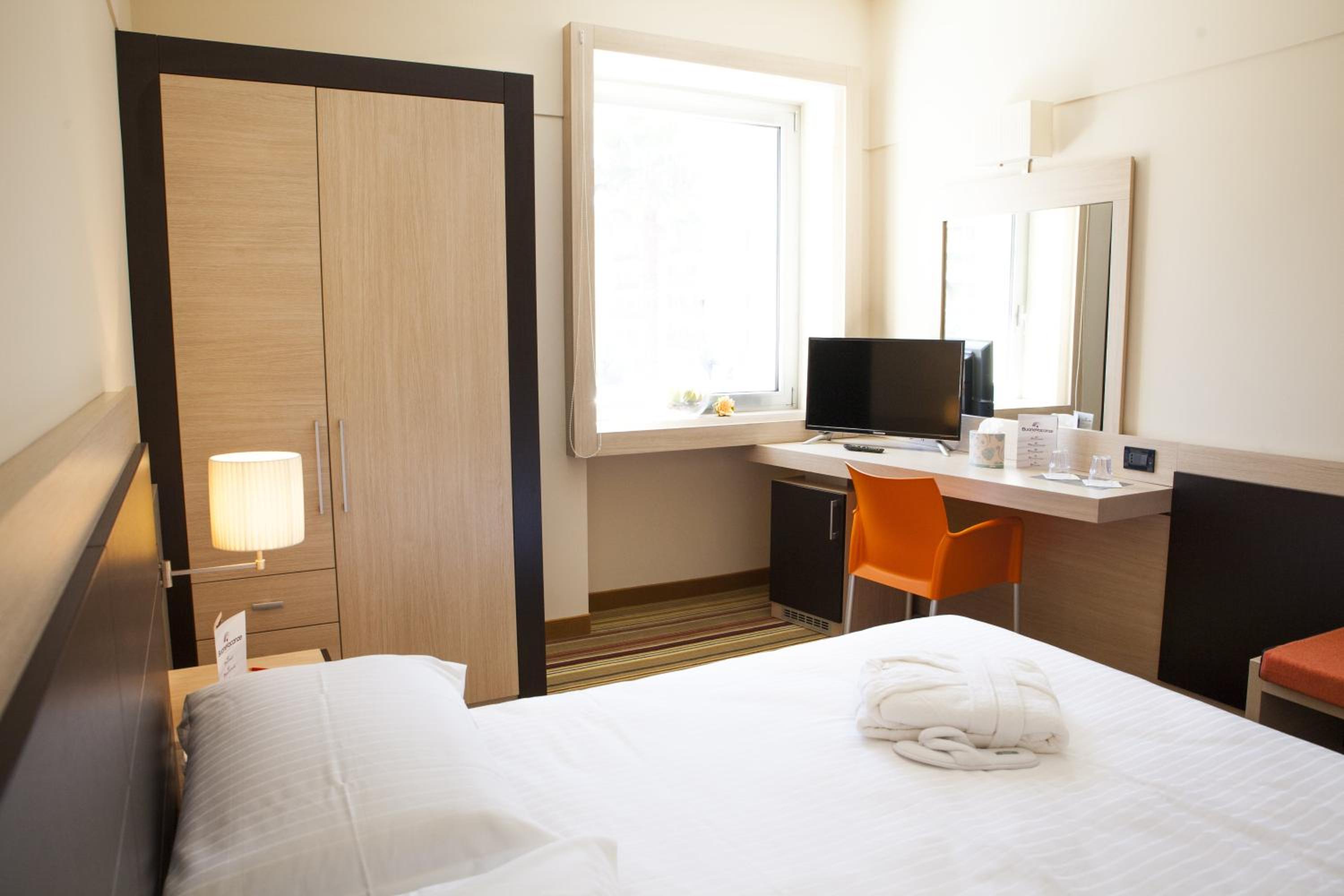 Standard Double Room photo 3