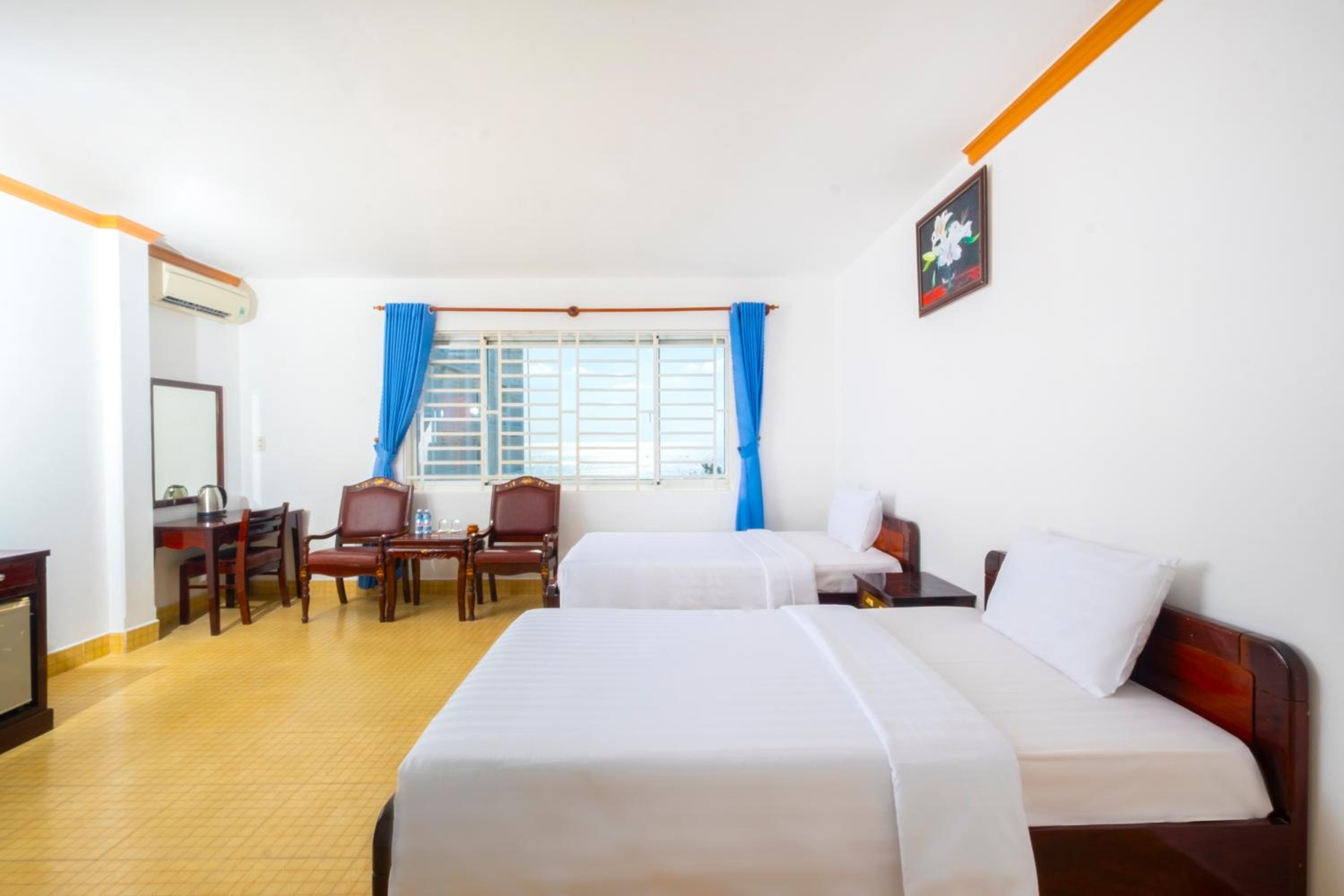 Twin Room - Photo 2