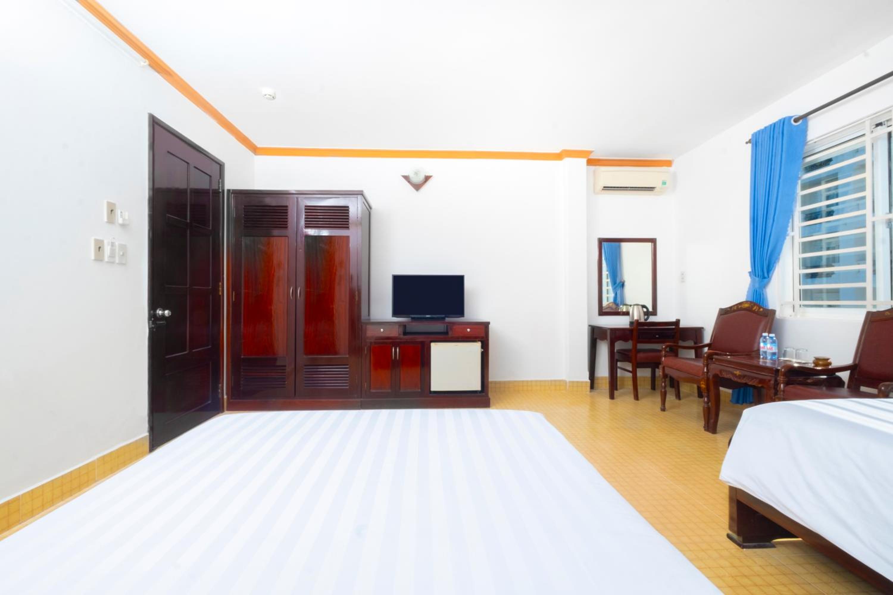Twin Room - Photo 3