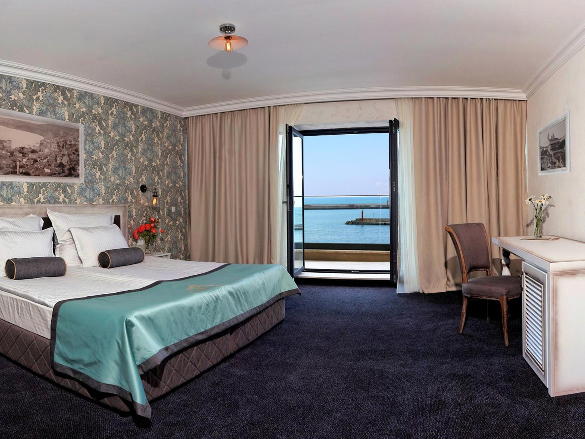 Double Room with Sea View - Photo 1