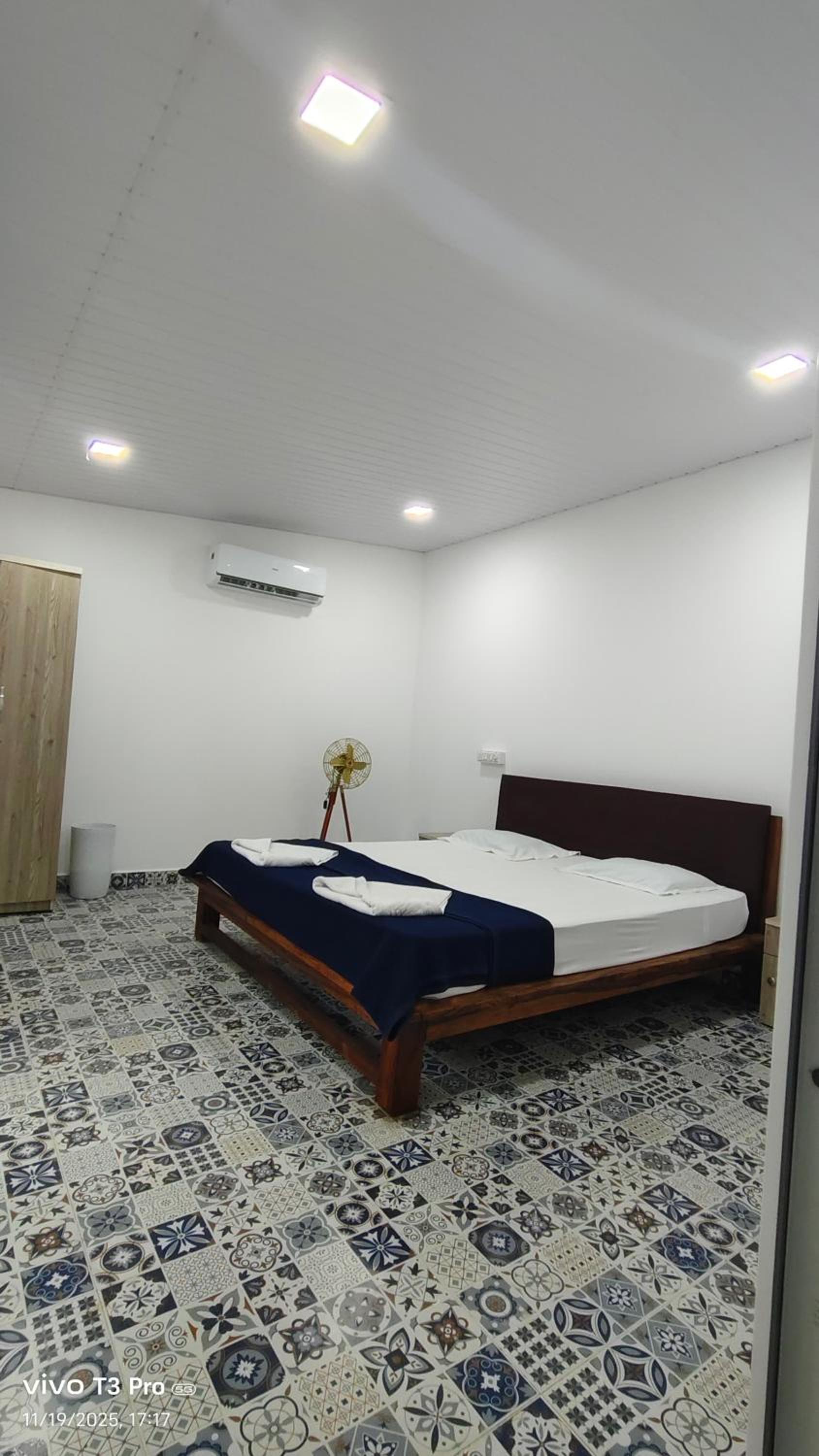 Deluxe Double Room with Side Sea View photo 2