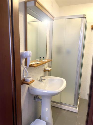 Basic Triple Room photo 3