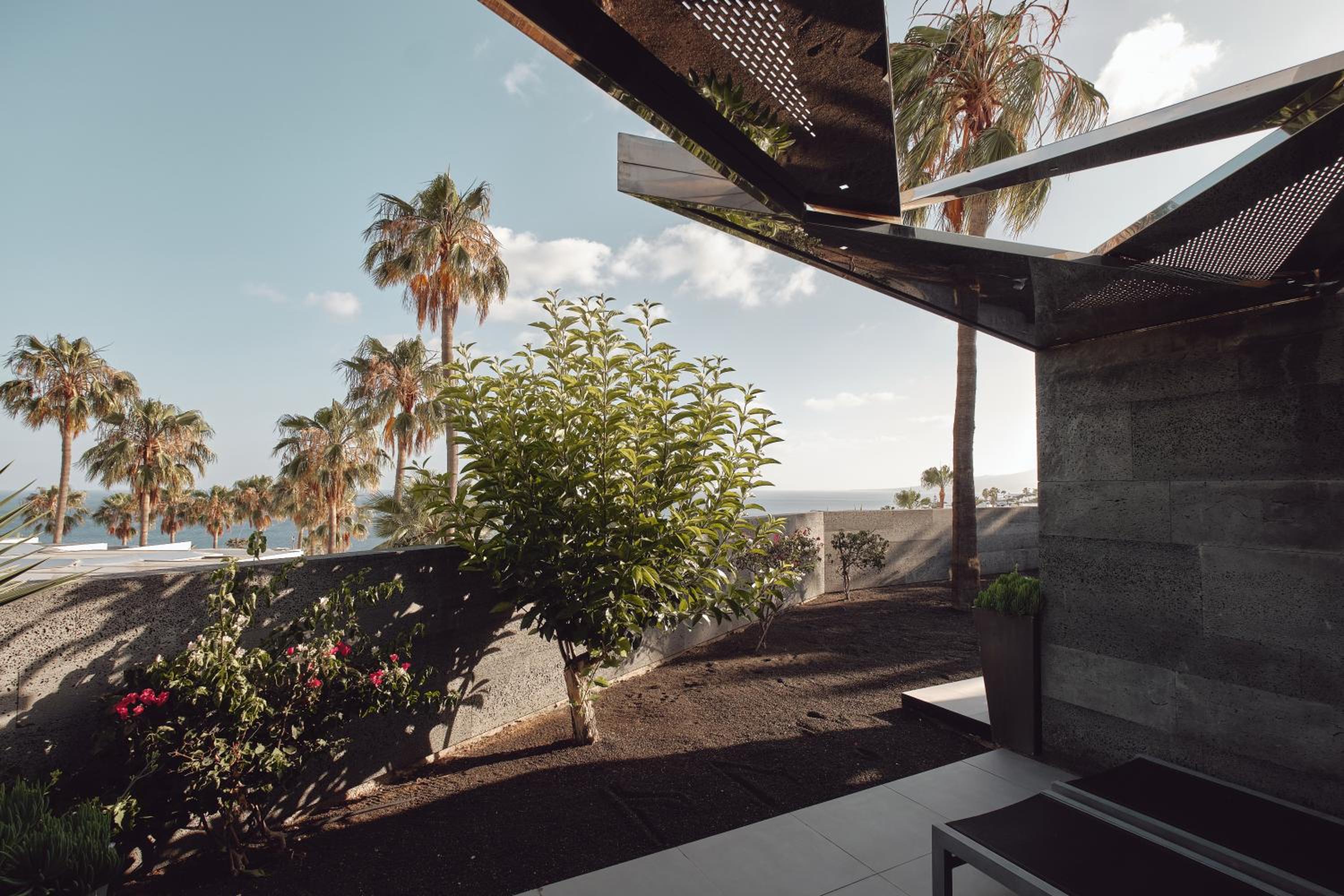 Superior Suite with Sea View - Photo 4