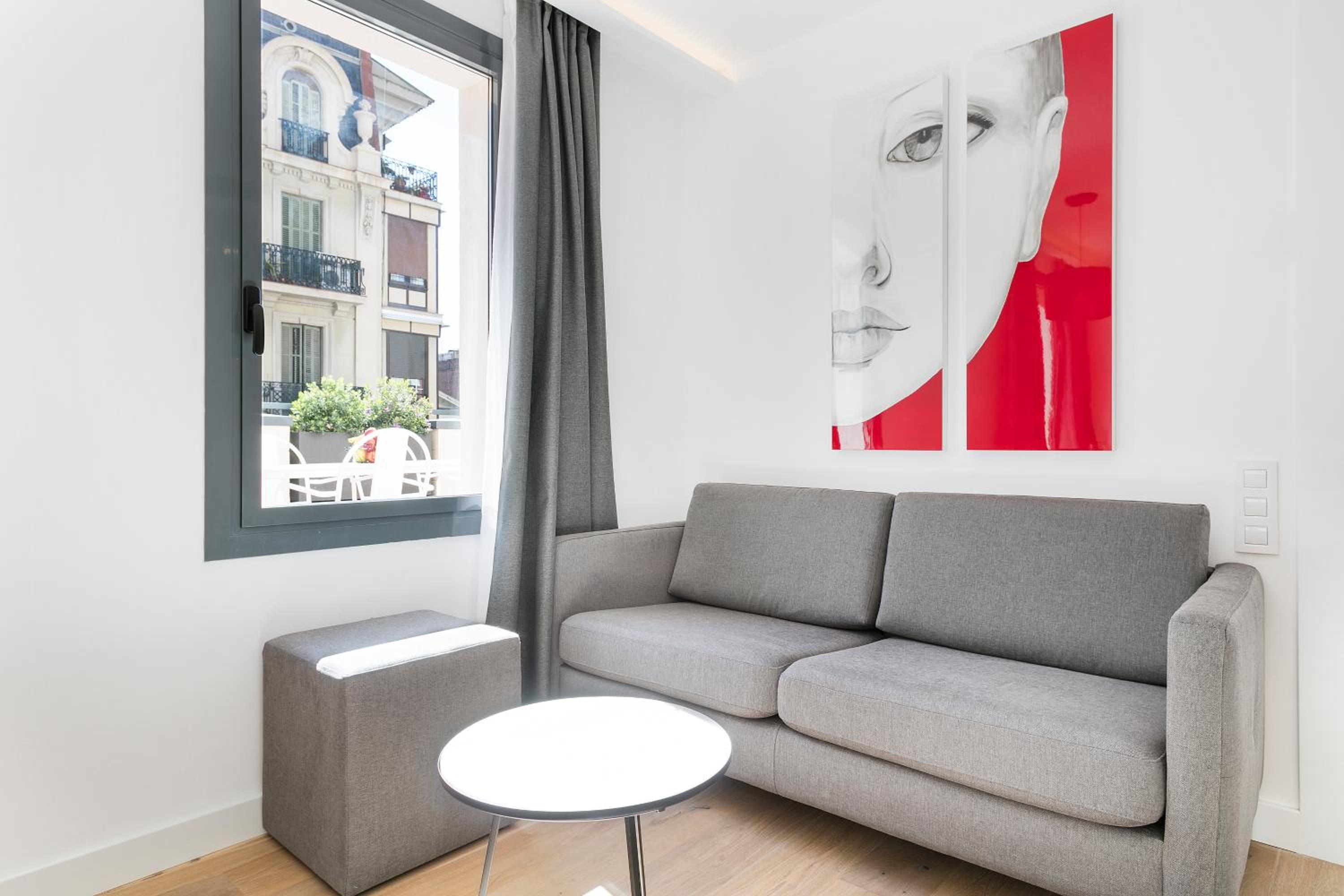 Luxury two-Bedroom Apartment with Terrace photo 2