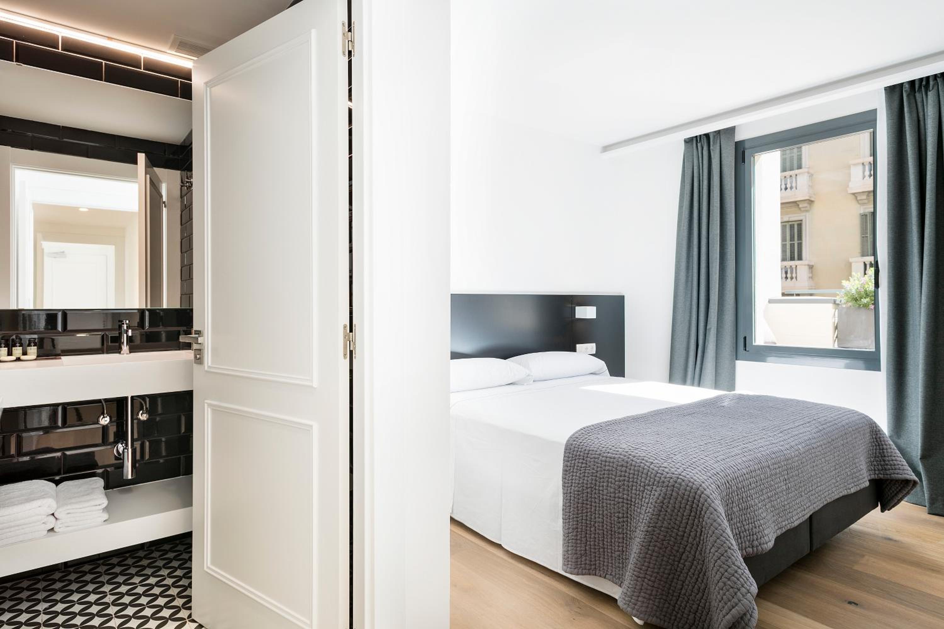 Luxury Two-Bedroom Apartment with Terrace photo 3