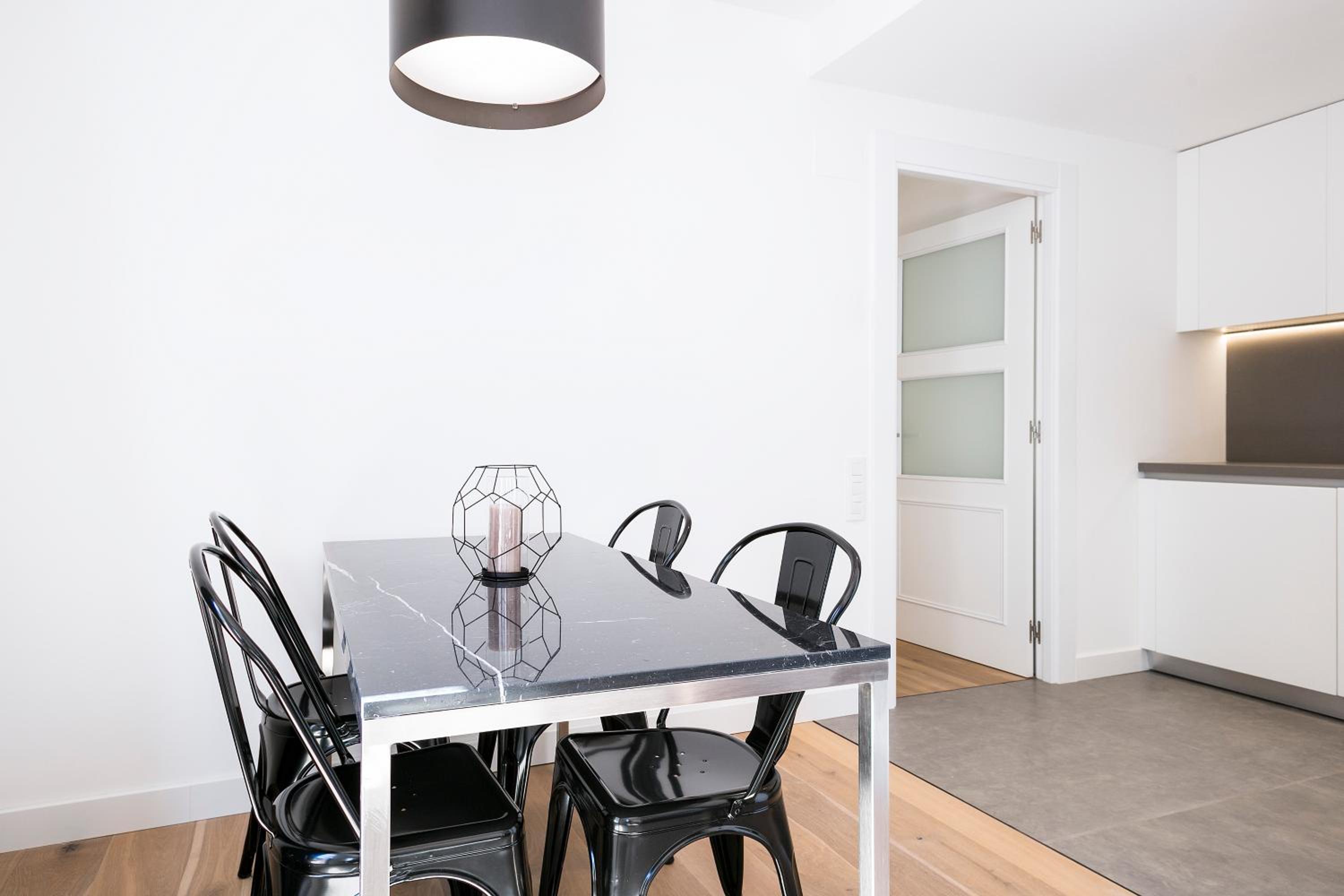 Luxury Two-Bedroom Apartment with Terrace photo 2