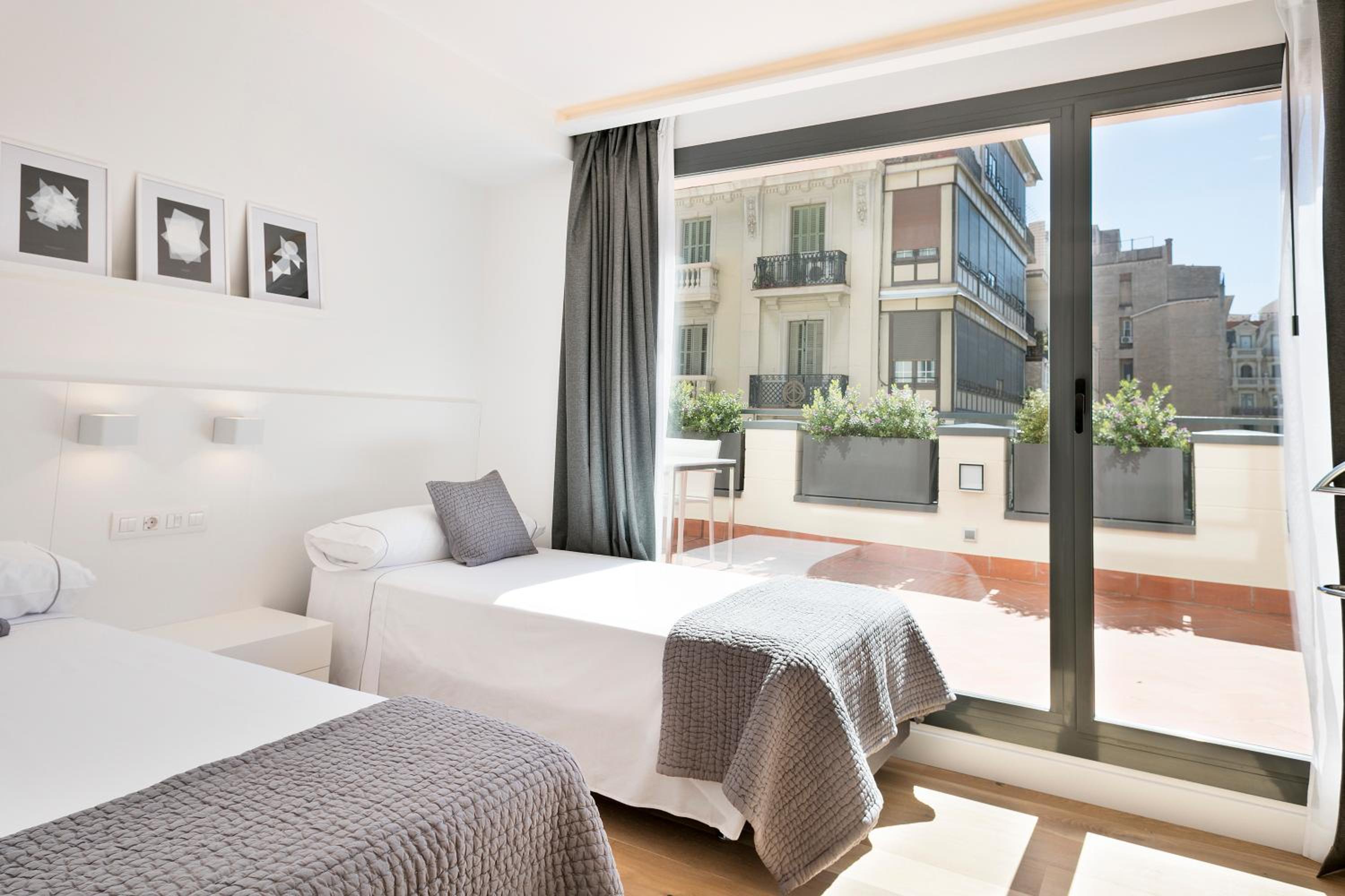 Apartamento de lujo de dos habitaciones con terraza.