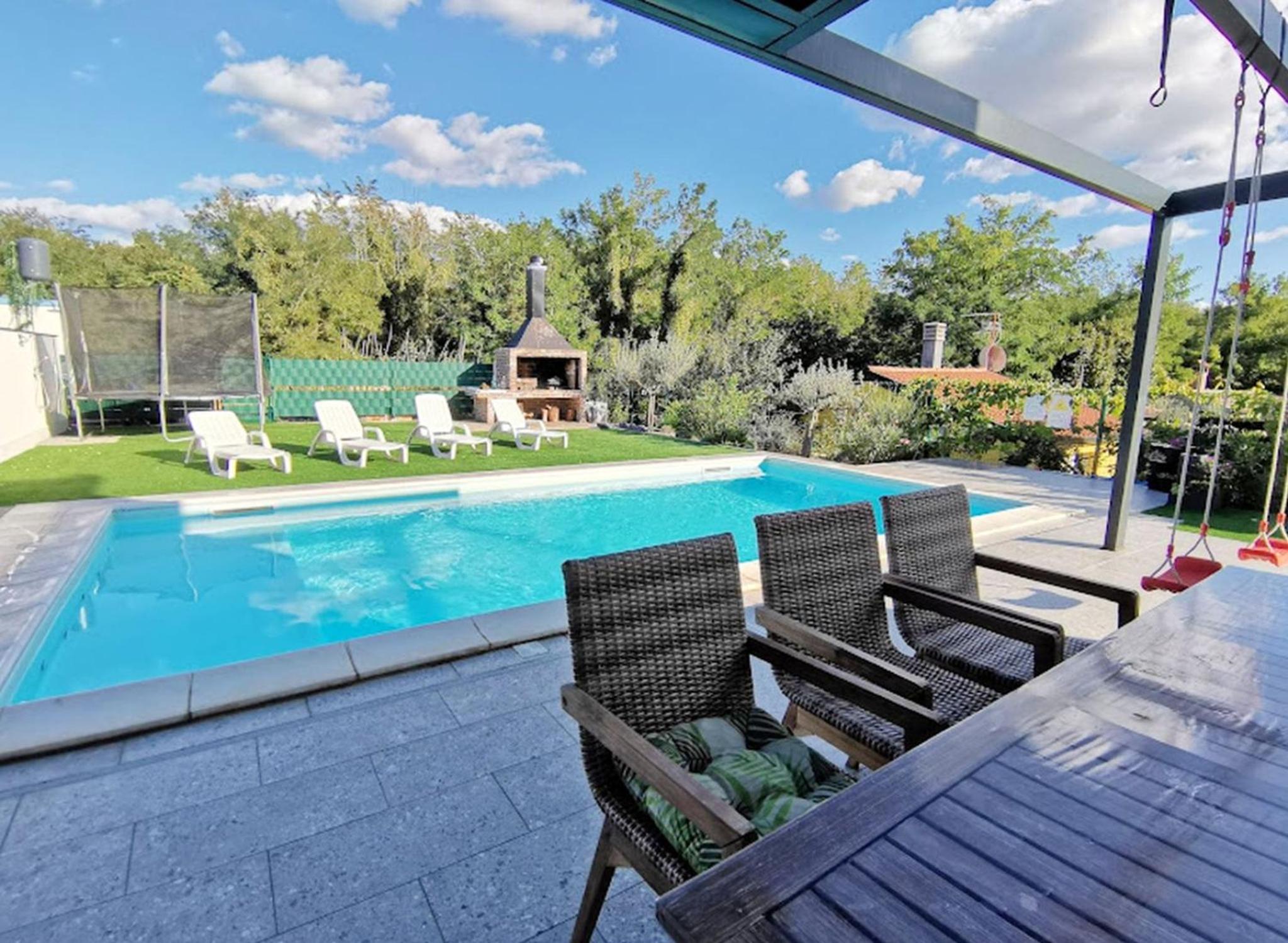 Villa photo 2