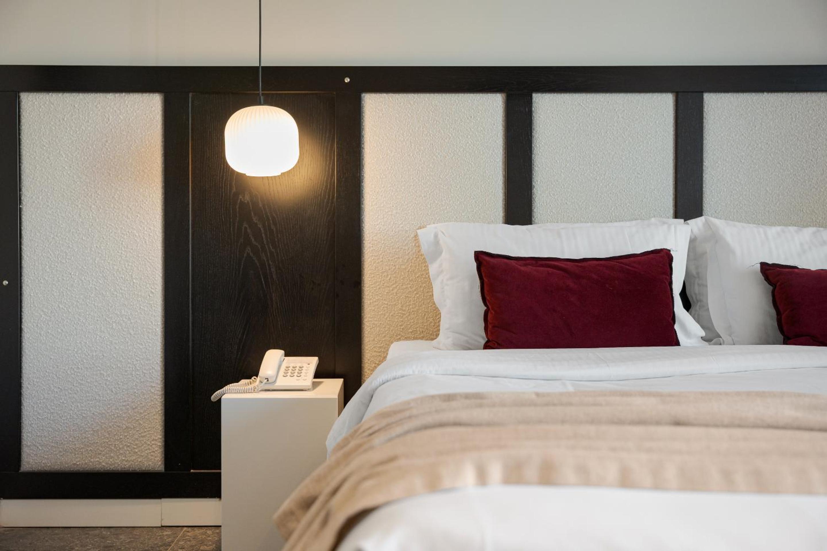 Superior Double Room thumbnail 6
