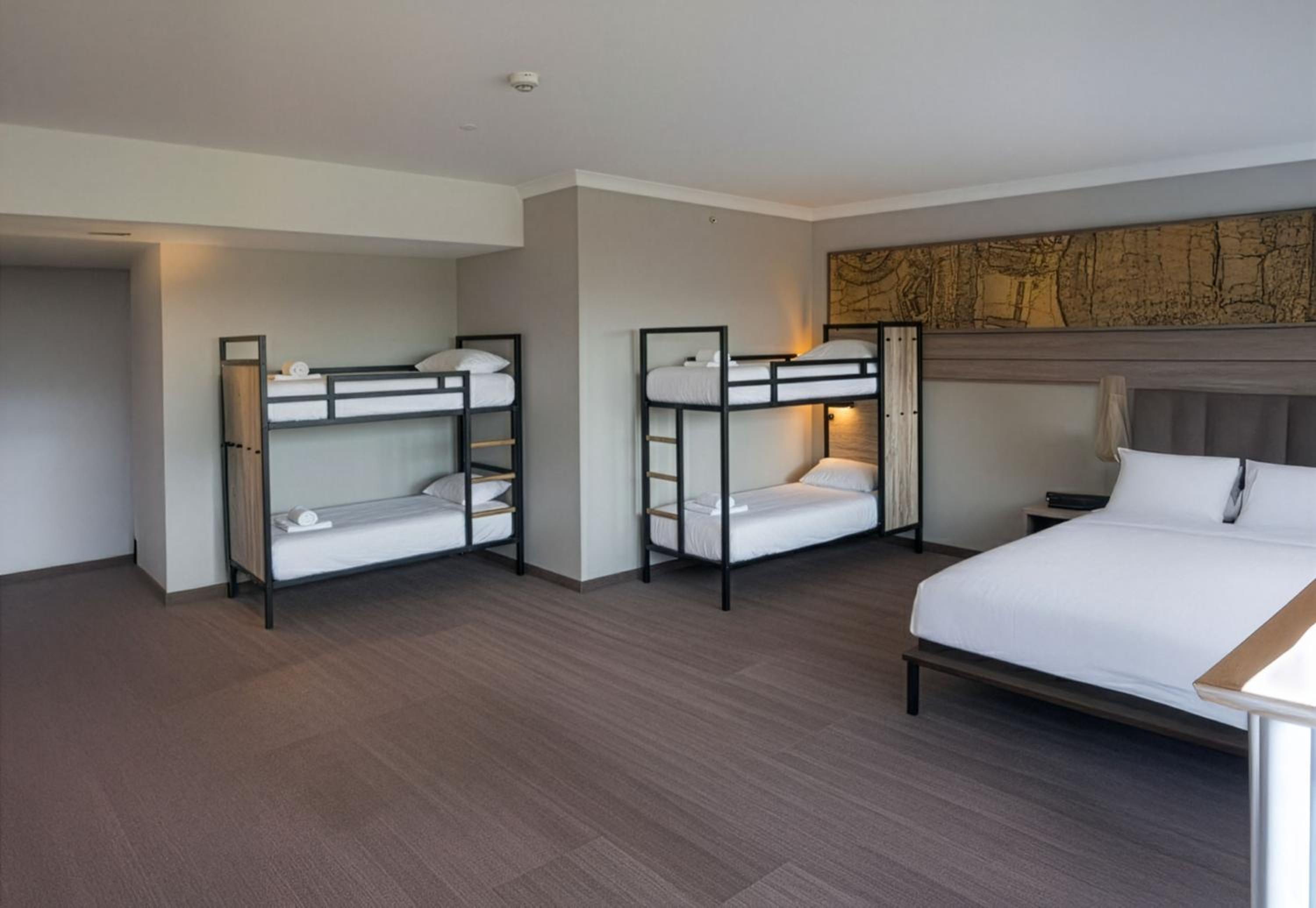 Six-Bed Room photo 2