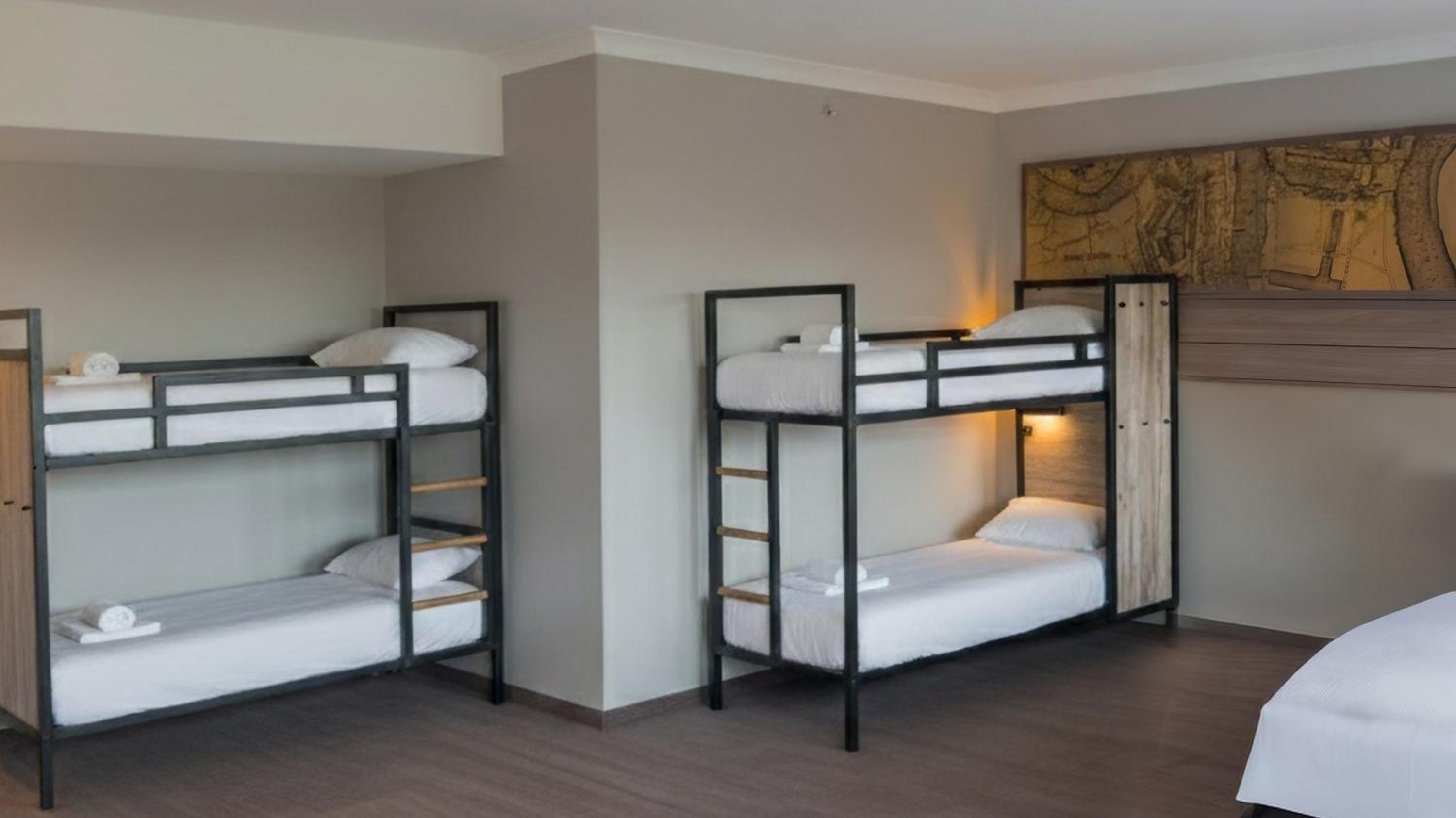Six-Bed Room photo 3