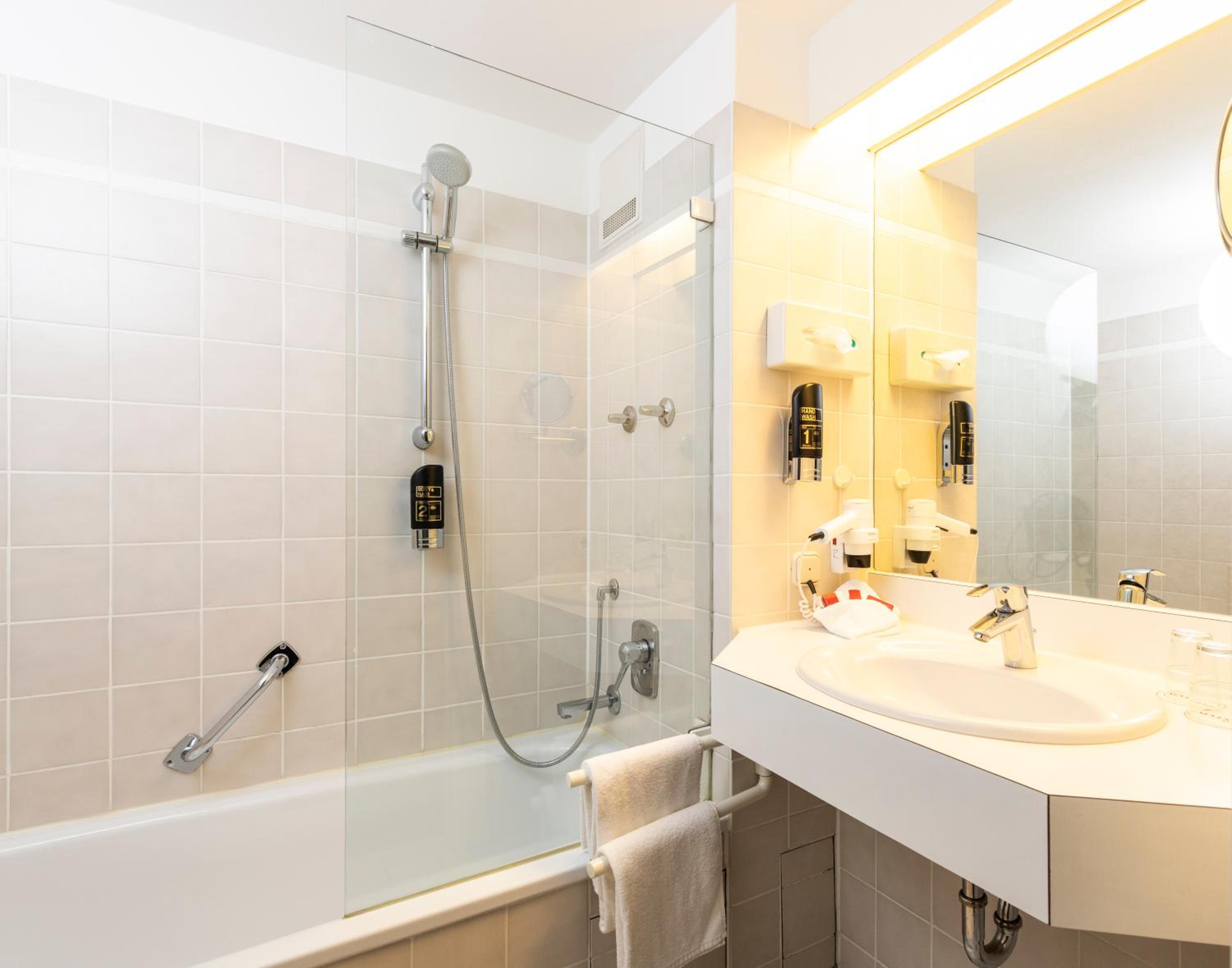 Double Room with Balcony - Photo 1