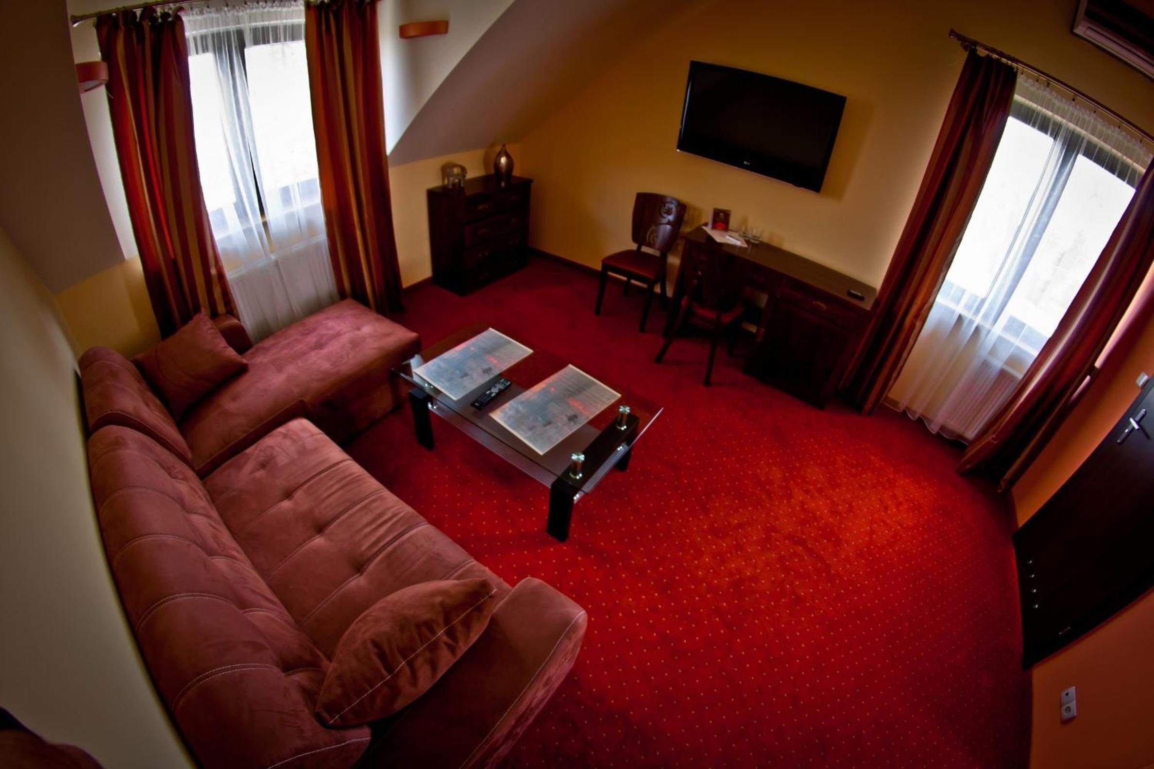 King Suite with Sofa Bed photo 3