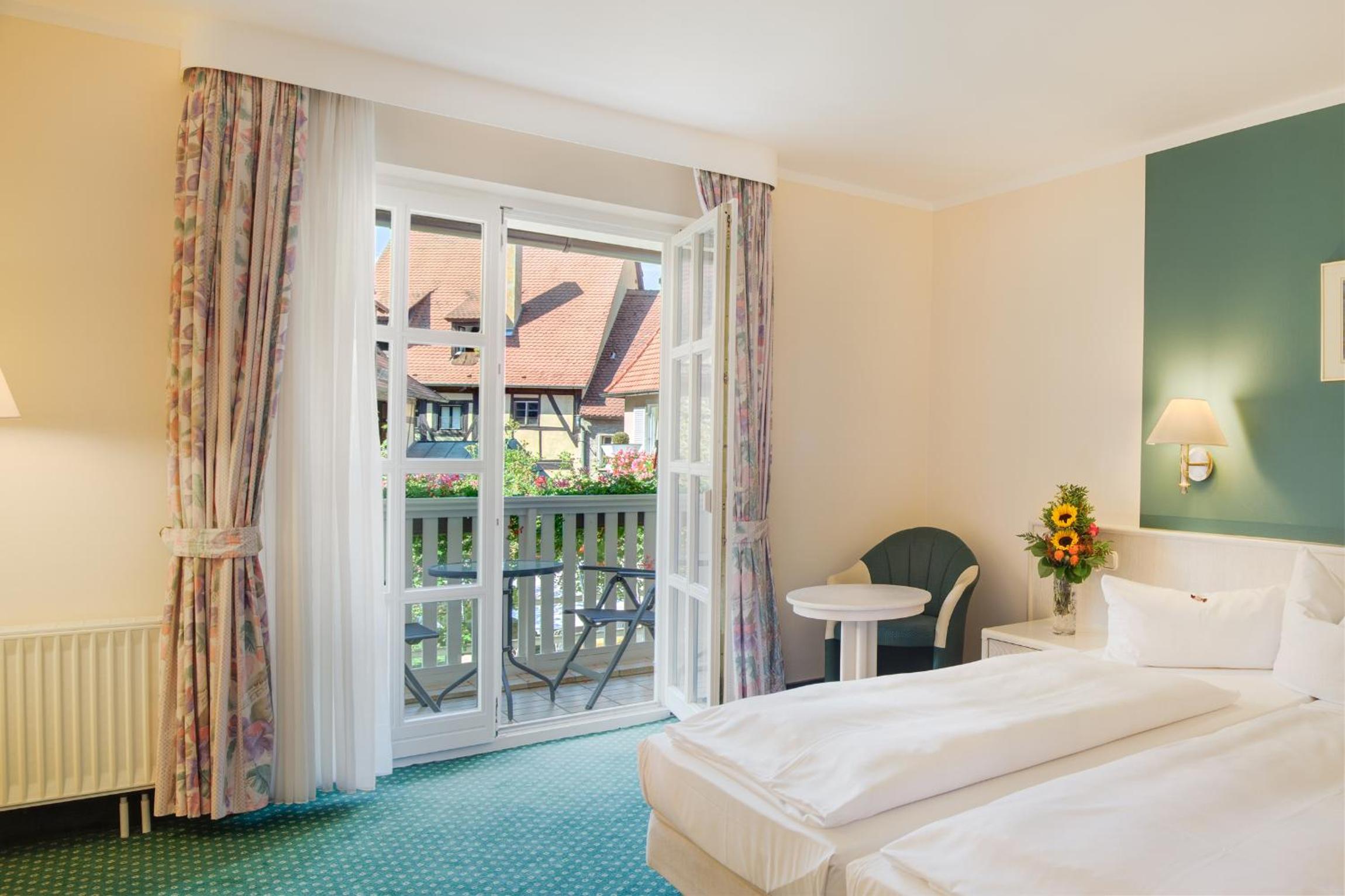 Double Room with Balcony - Photo 2